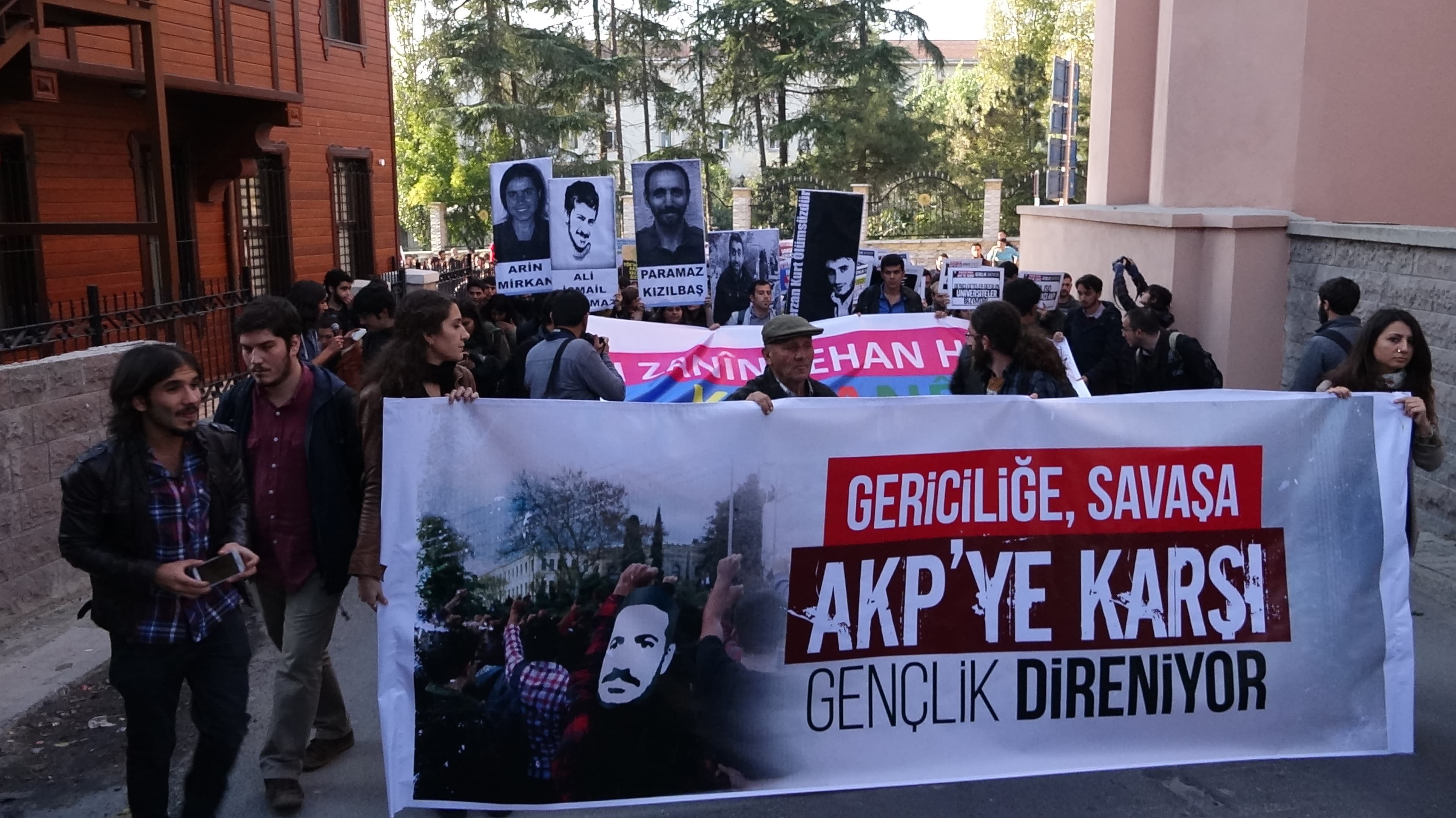 Student protesters shout slogans outside the faculty’s gates.