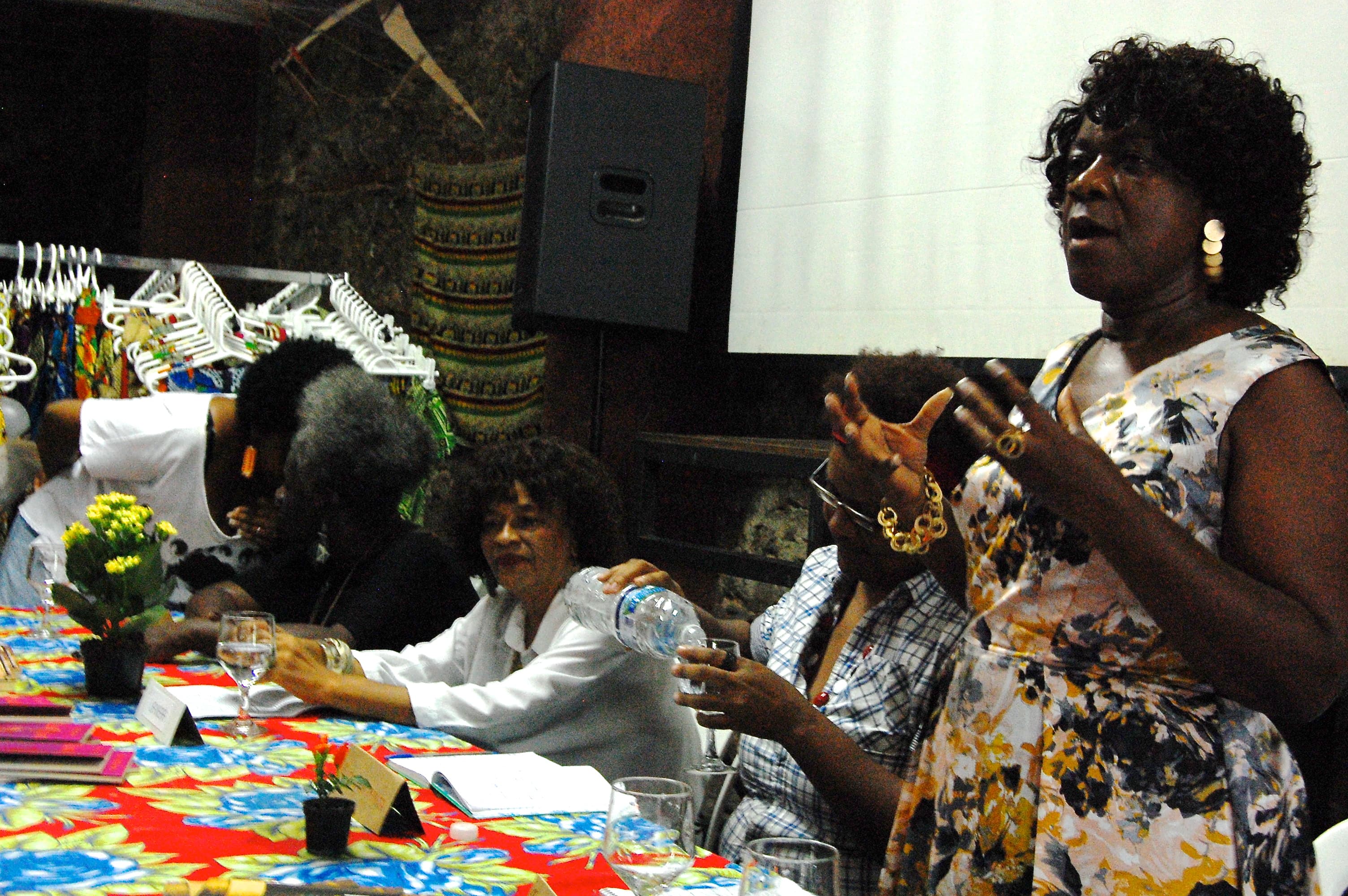 Regina Lucia Sá speaks at a roundtable of black women writers on the importance of a literature that preserves their history and also connects with new generations. It is a place of support, says fellow panellist Lia Vieira, “but also a literature of comb