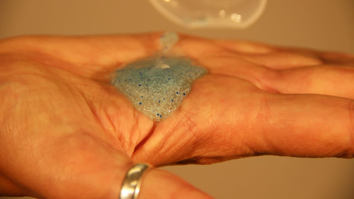 Neutrogena advertises 