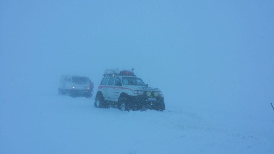 Search and rescue volunteers enroute to assist 2 cross-country skiers who need emergency assistance on the Vatnajökull glacier.