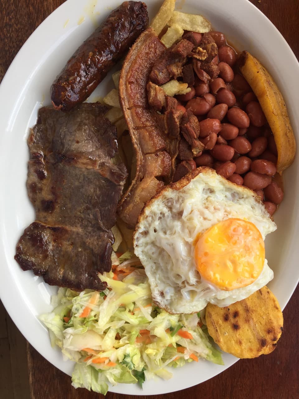 A plate of bandeja paisa.