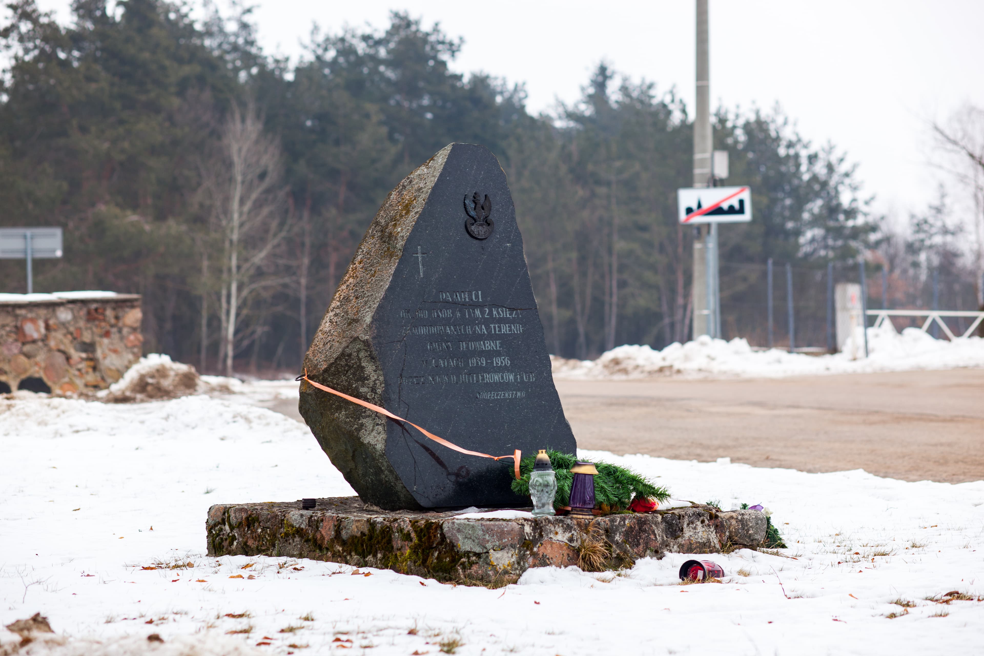 monument dedicated to those murdered in WWII
