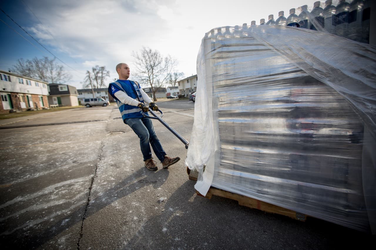 A volunteer with Islamic Relief USA