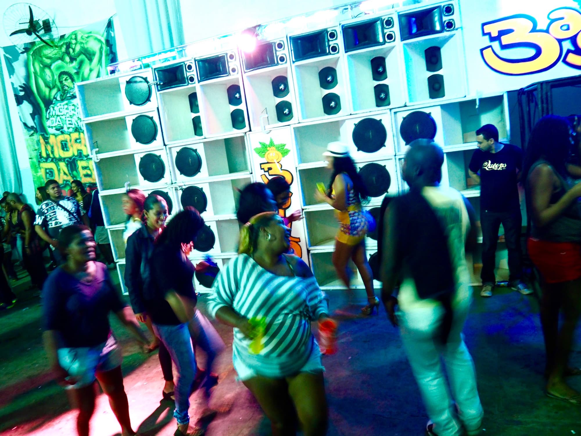 Resistência Funk da Antiga show held at the Rio de Janeiro Association for the Deaf in Brás de Pina, Rio's North Zone.