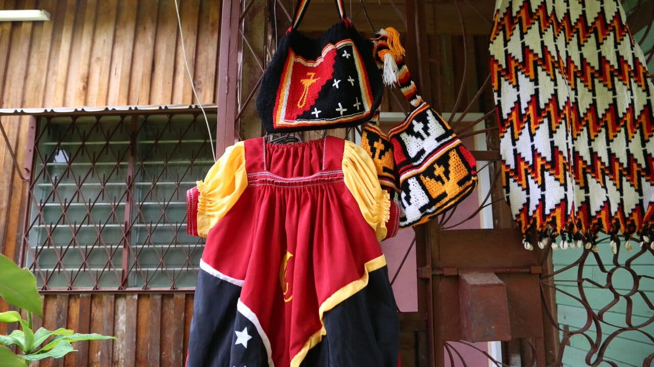 Bilum bag and merri blouse