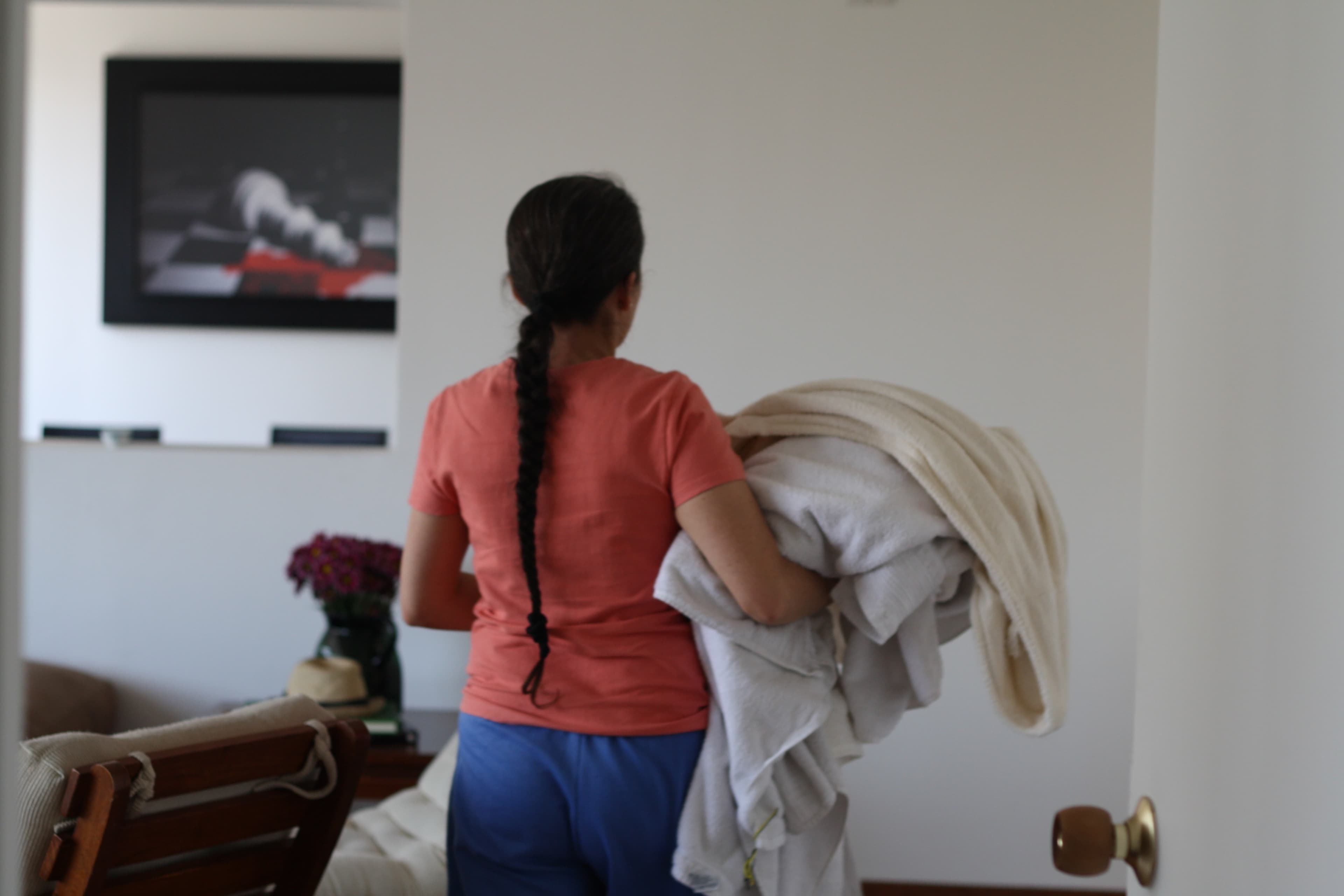 Belén García carries laundry