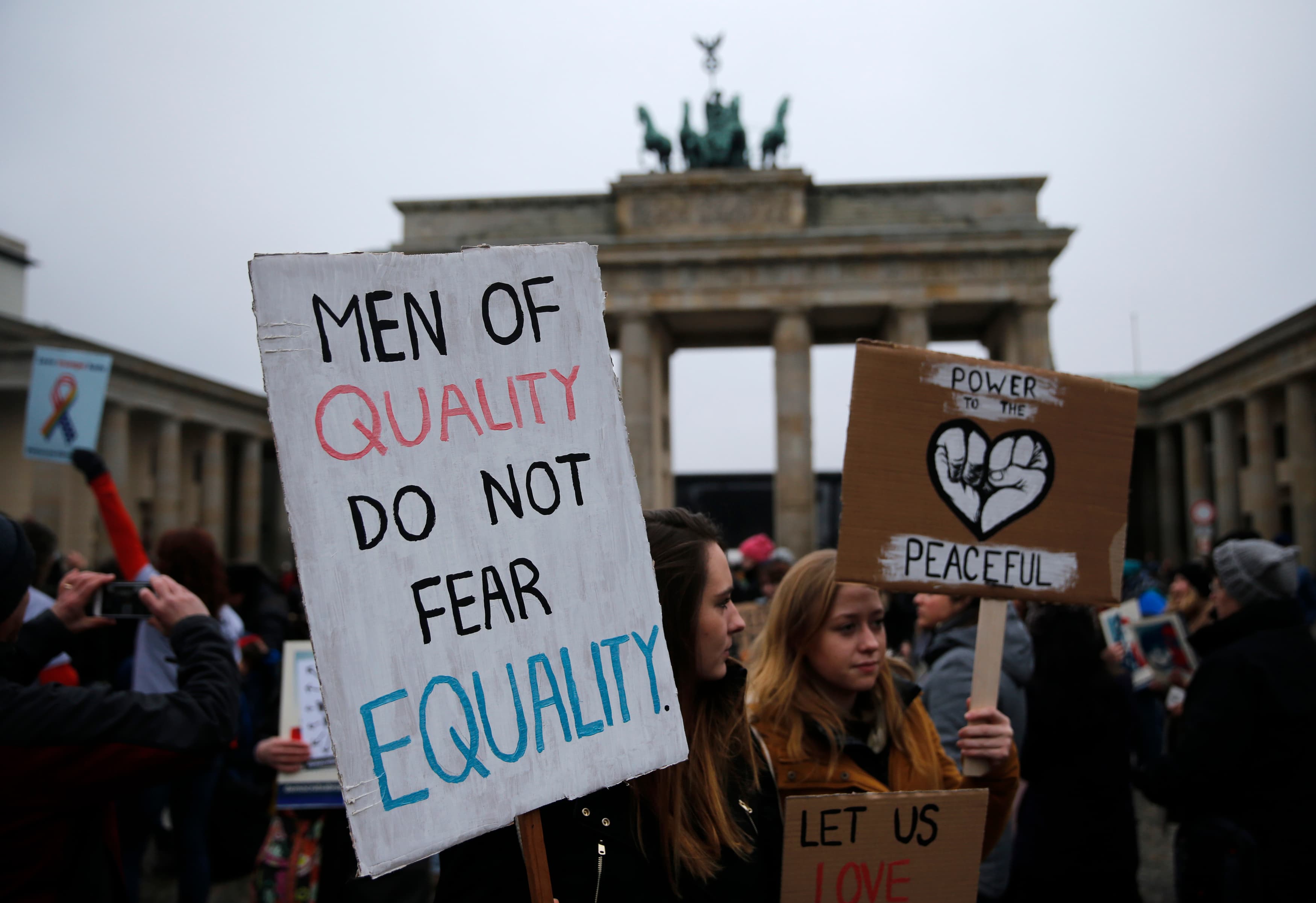 People gather in front of the US Embassy on Pariser Platz