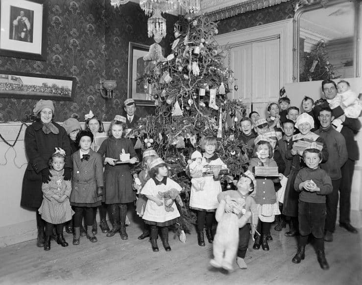 Children's Christmas party after Halifax explosion, 1917