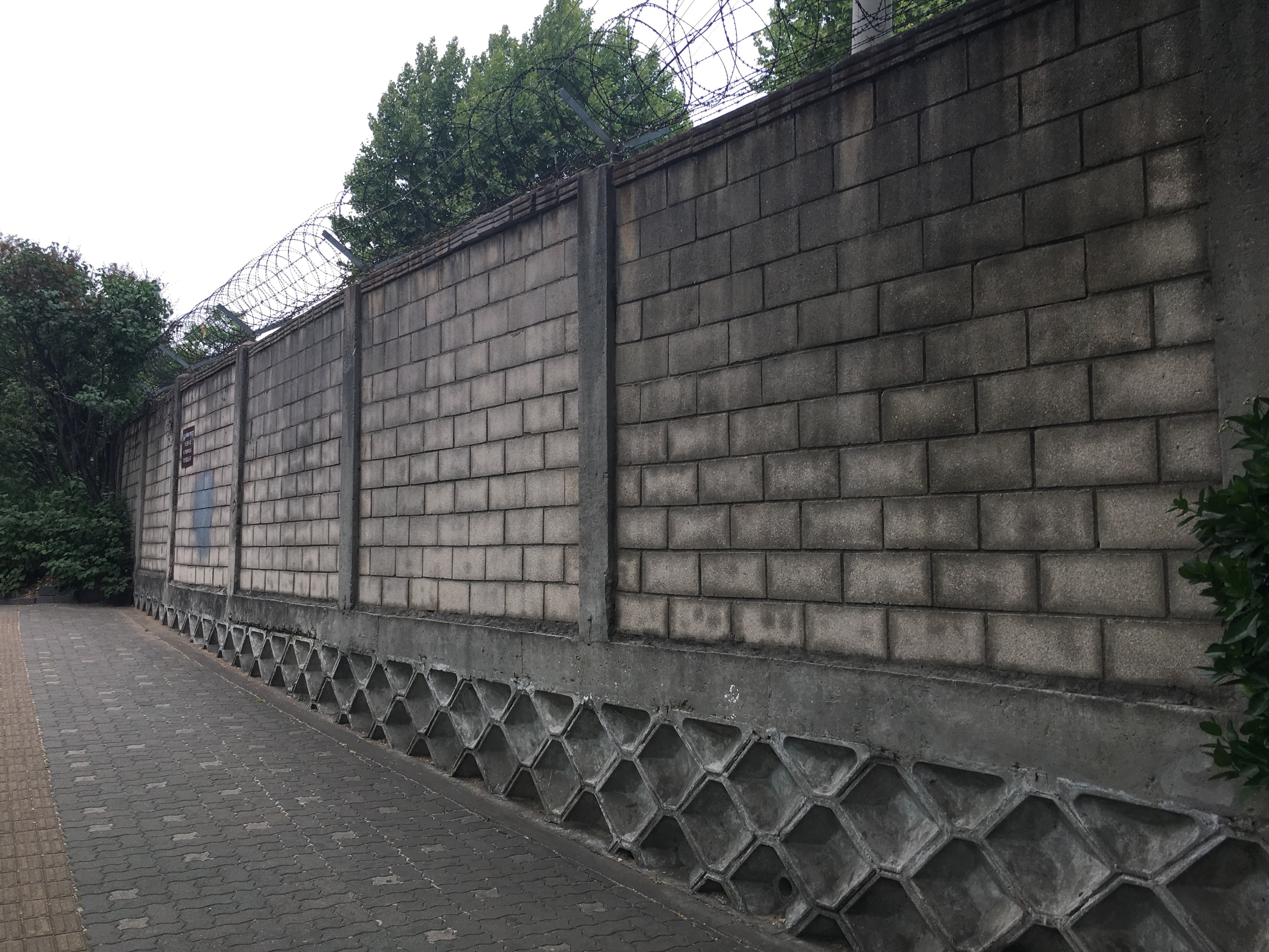 For many South Koreans, the exterior walls of the Yongsan Garrison in Seoul were the only part of the US military base they got to see. It was like a 