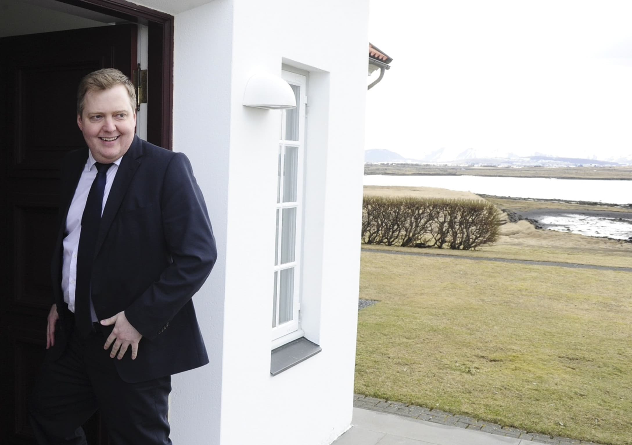 Iceland's Prime Minister Sigmundur David Gunnlaugsson arrives at Iceland president's residence in Reykjavik, Iceland, April 5, 2016.