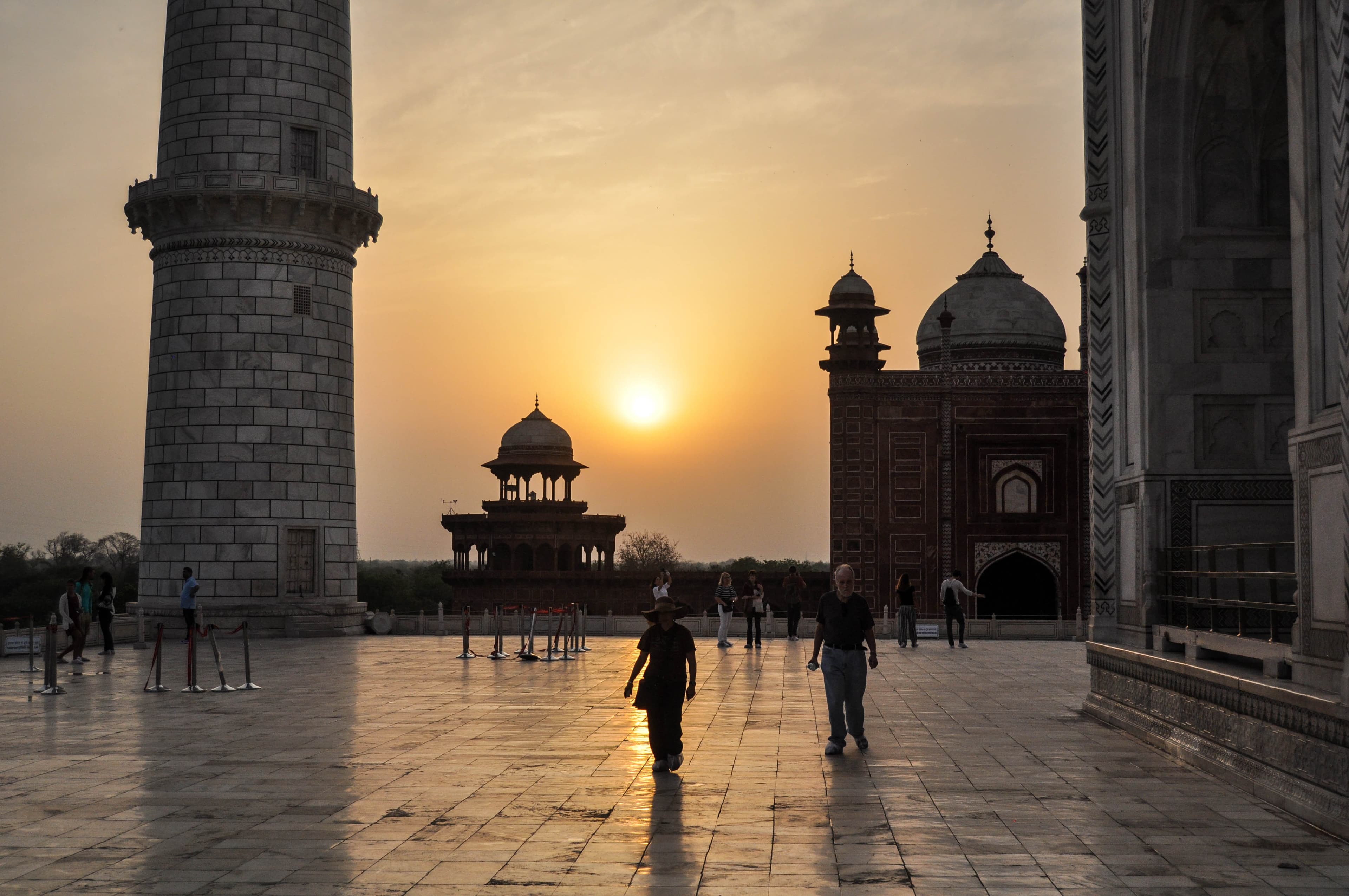 sunrise at the taj mahal