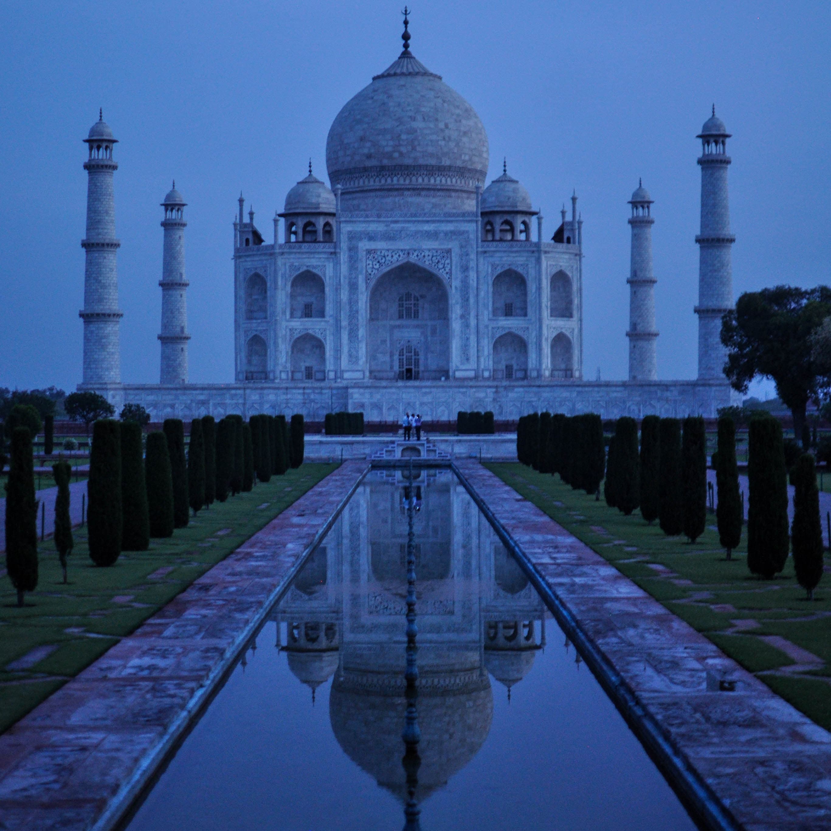 iconic image of the taj mahal