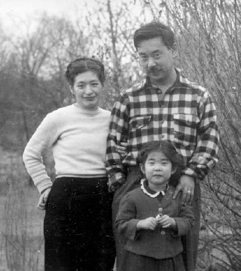 Woodworker George Nakashima poses with his wife, Marion, and daughter Mira.