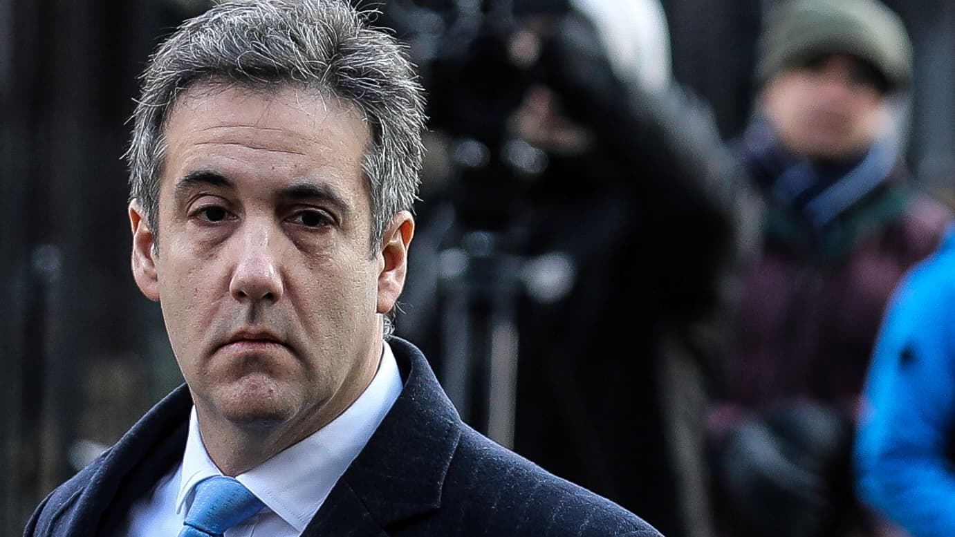 Close up of lawyer Michael Cohen with droopy eyes.