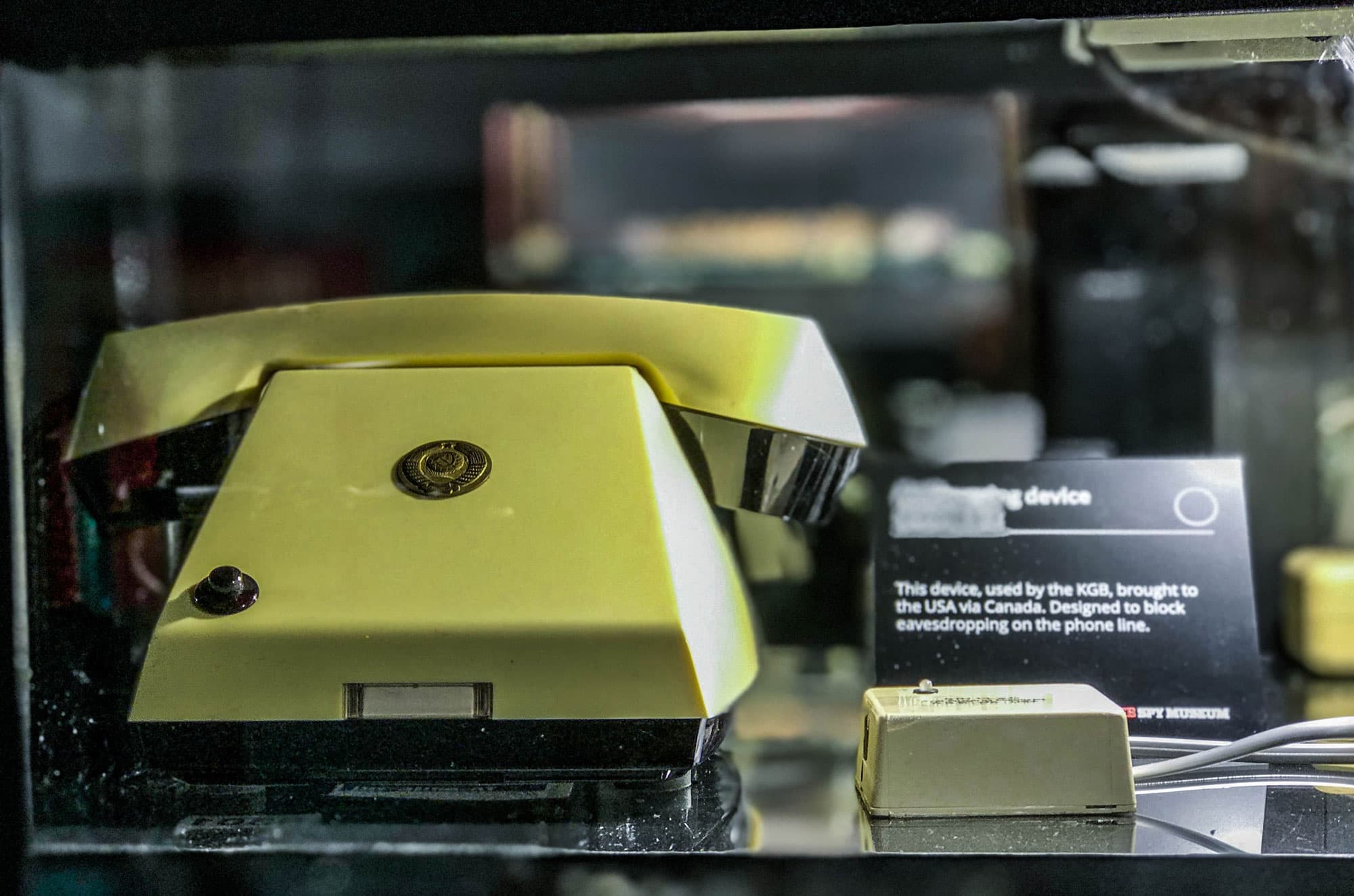 A dial-free phone is shown with a single button and handset.