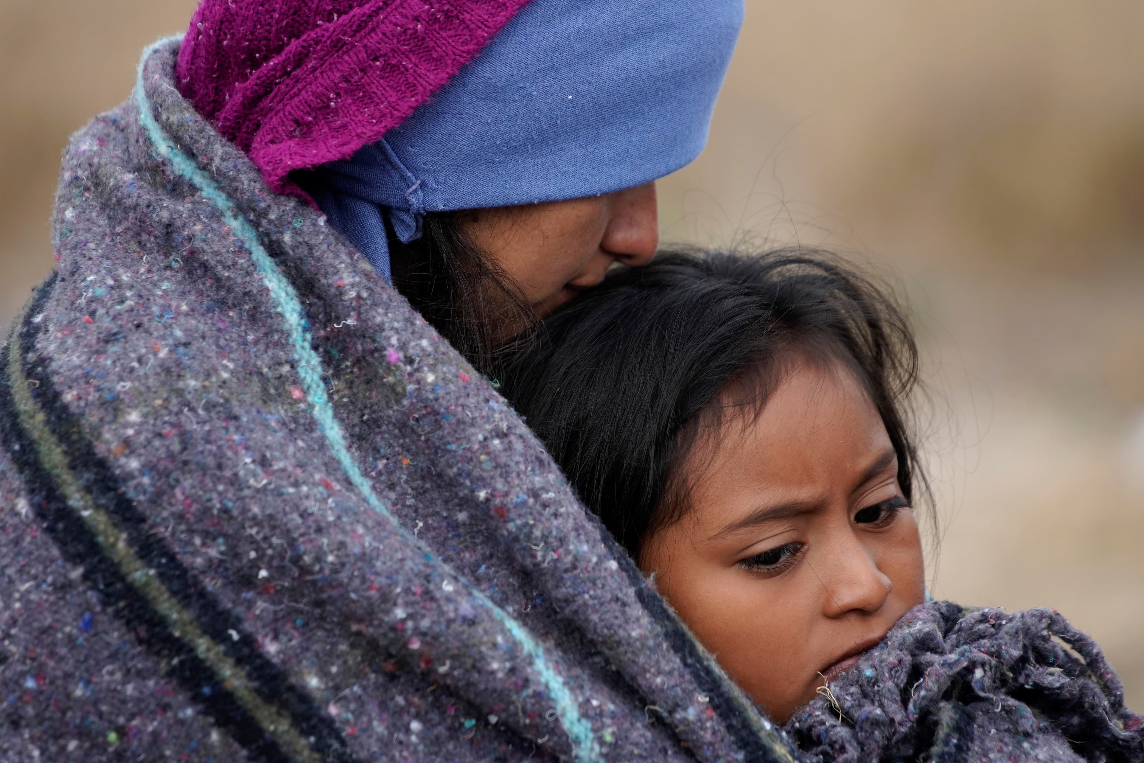 Honduran mother and child on their way to US