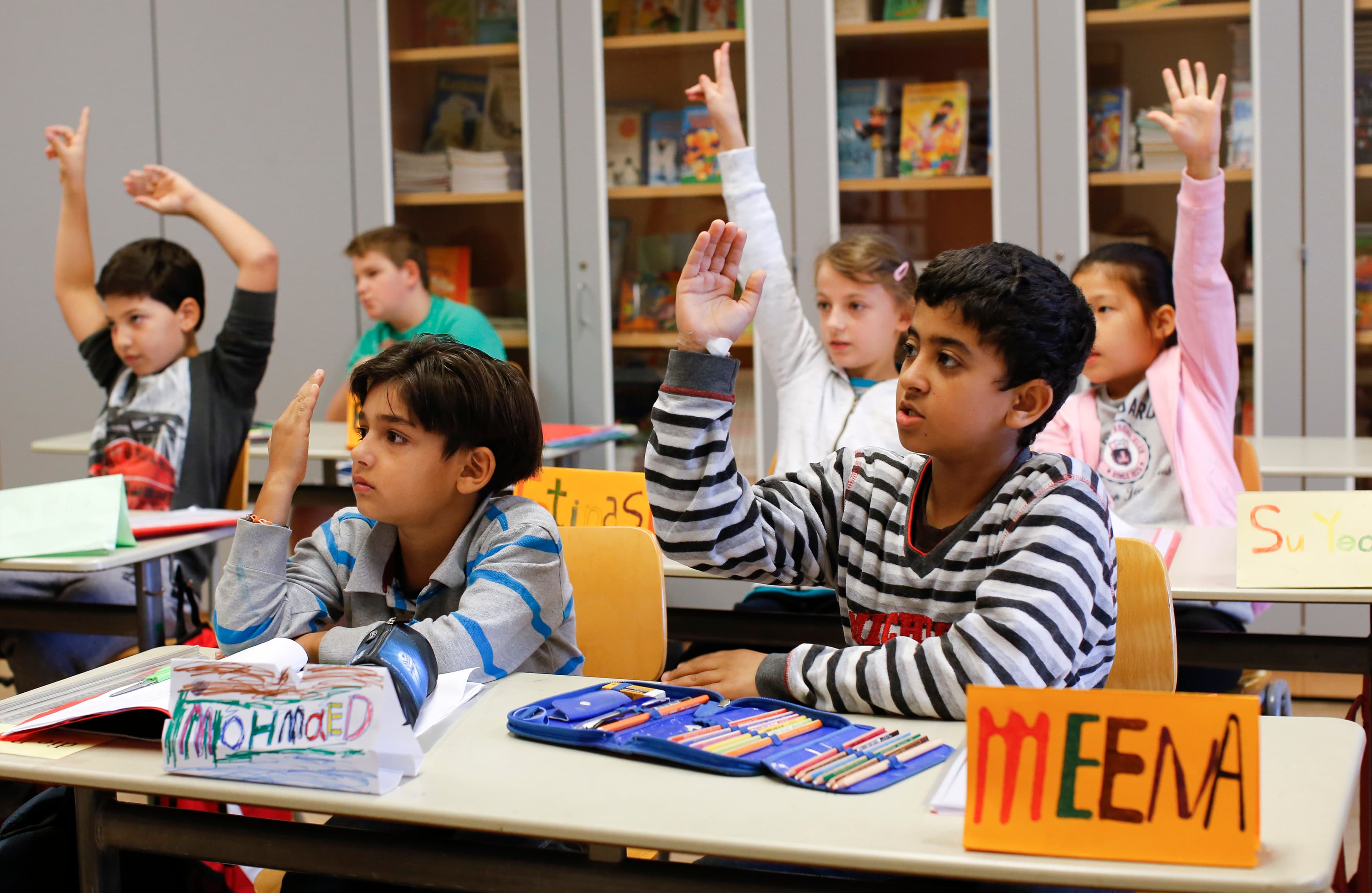 Children in a welcome class attend a German lesson at the Katharina-Heinroth primary school in Berlin, Sept. 11, 2015.