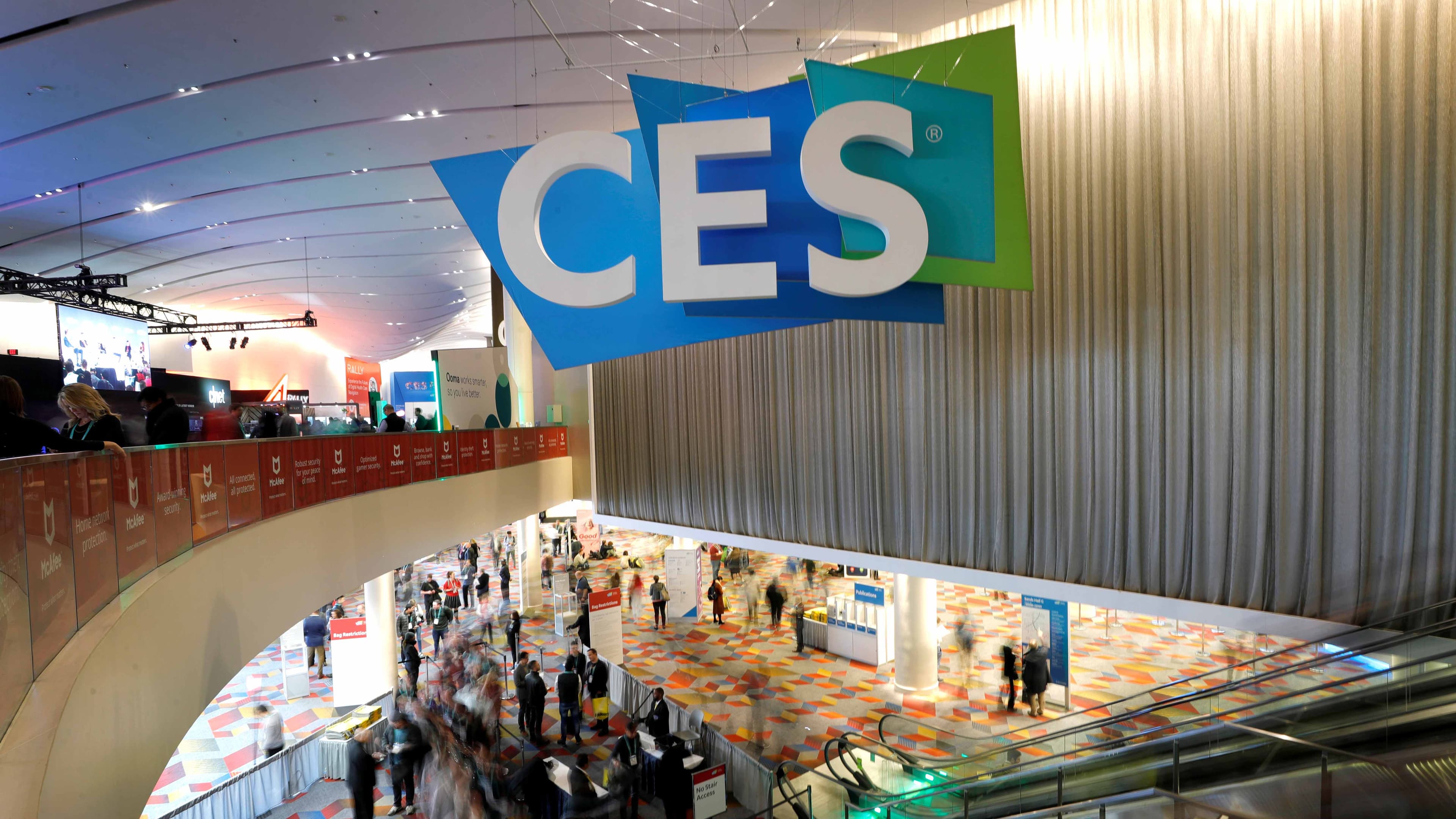 Attendees head into the Sands Expo and Convention Center during the 2020 CES in Las Vegas, Nevada, on Jan. 7, 2020.