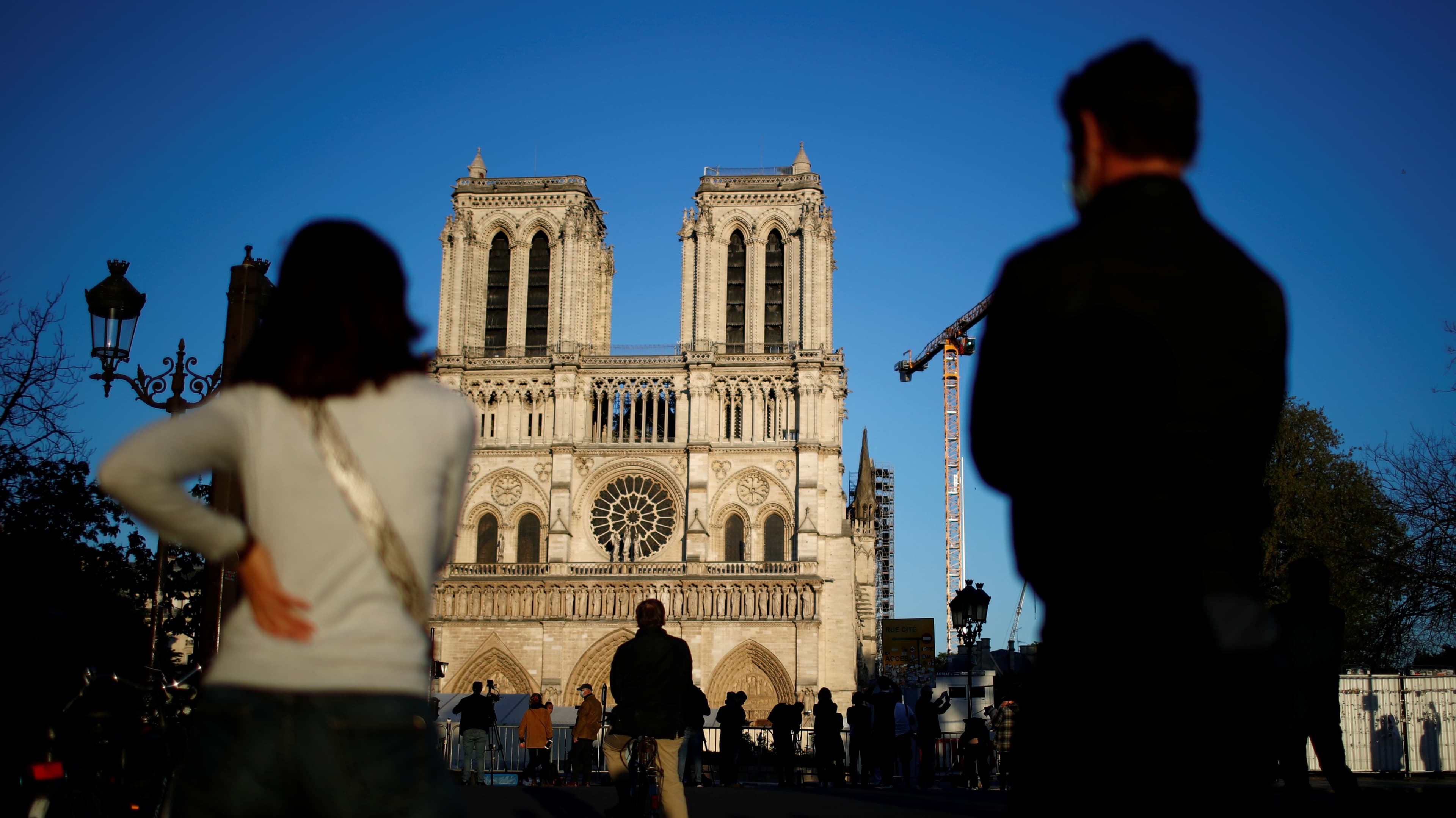 Two people look at Notre Dame