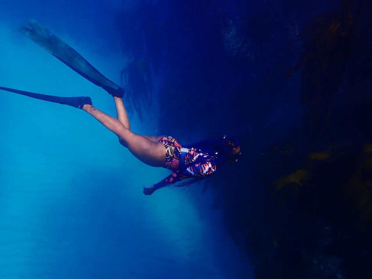 Zandile Ndhlovu, enjoying freedives in the kelp forest. 