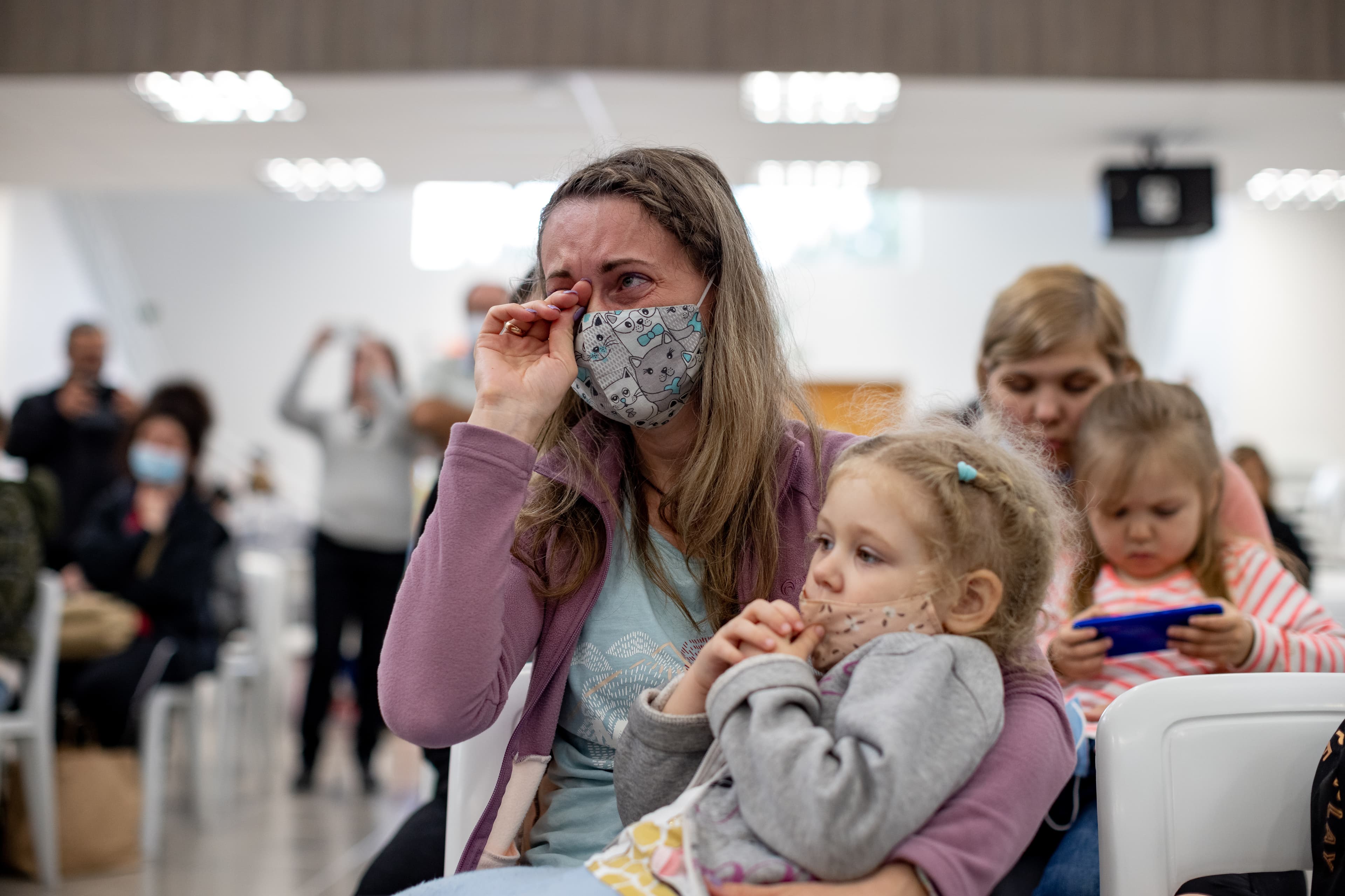 A Ukrainian mother cries holding her daughter in her arms during a welcoming ceremony for refugees in Mandirituba, Brazil, on April 14, 2022.