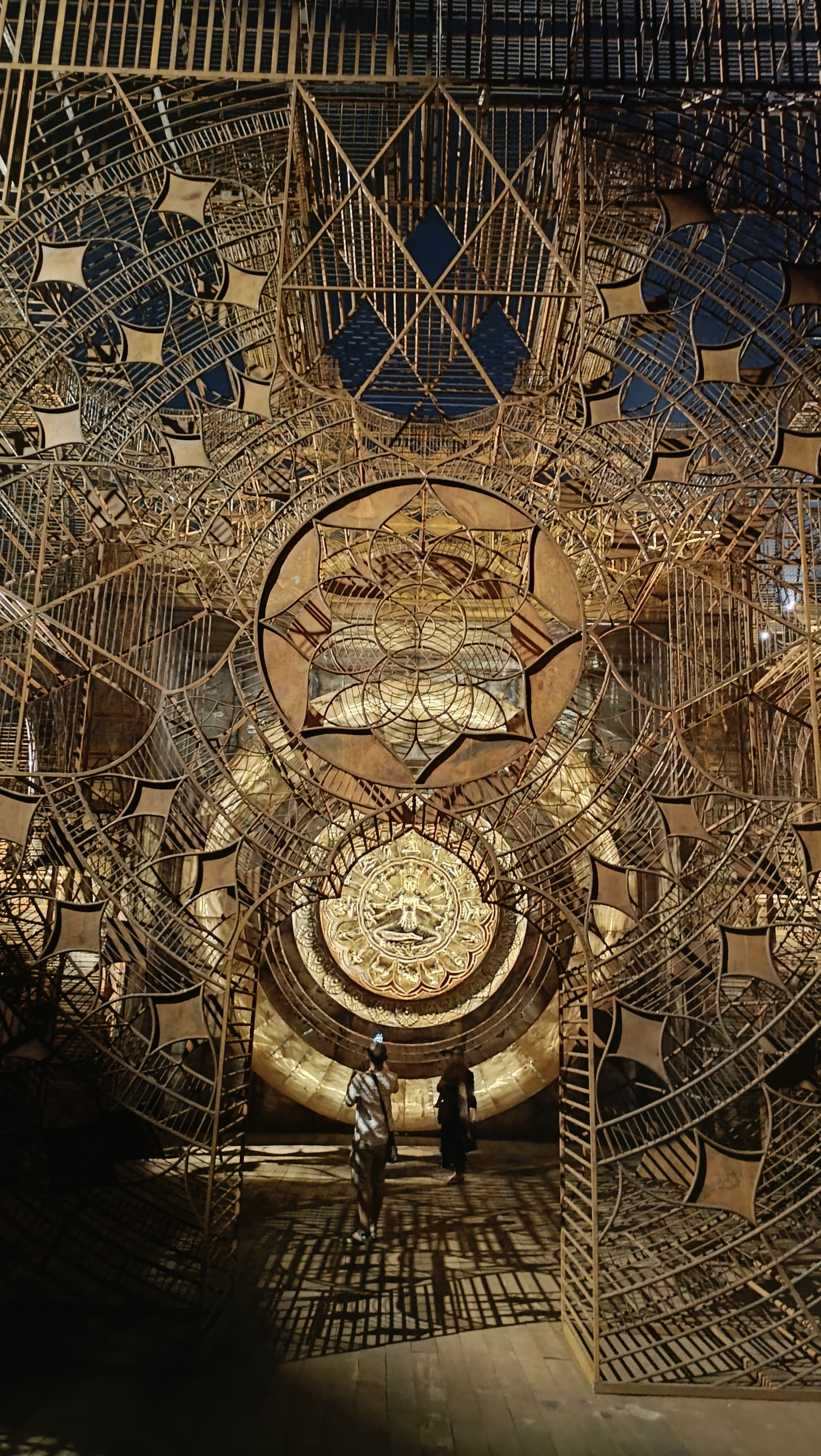 A Durga Puja installation covering 6,000 square feet was created by the Vivekananda Park Athletic Club in Kolkata. 