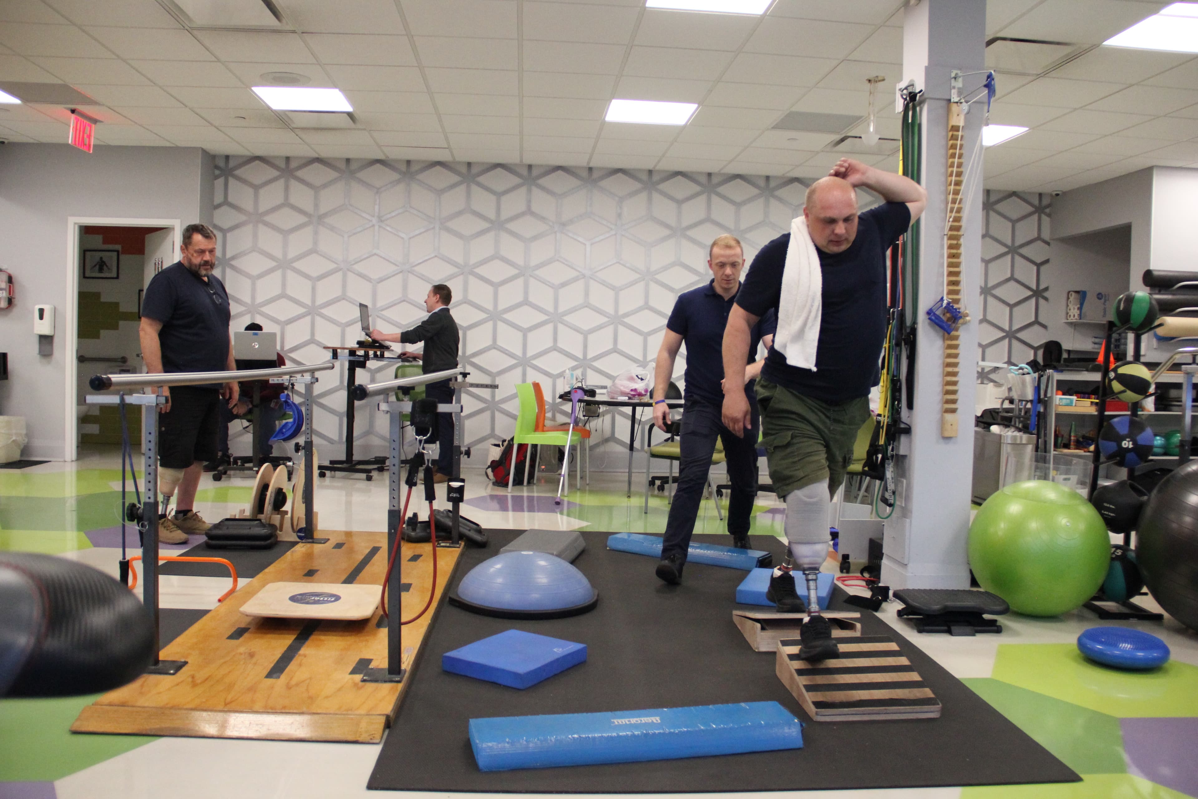 soldiers in rehab center