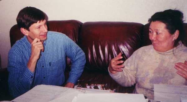 Linguist Edward Vajda in conversation with a Ket speaker.