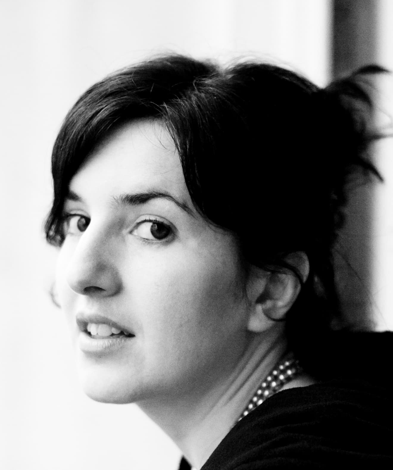 Alina Simone bio pic