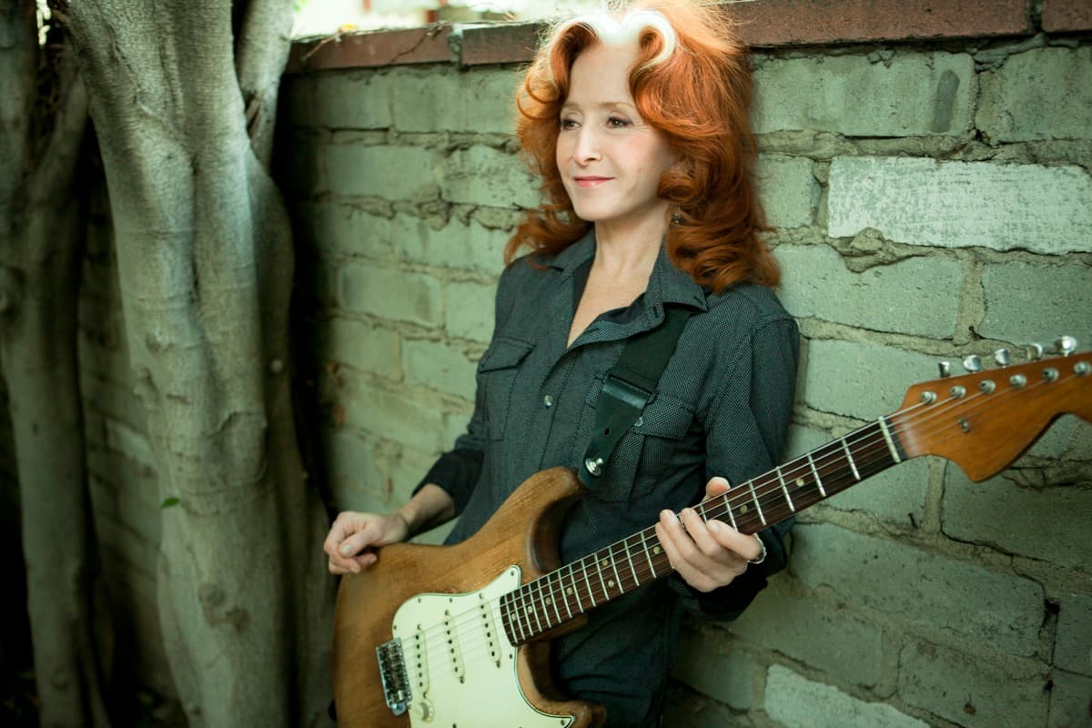 Singer and guitarist Bonnie Raitt