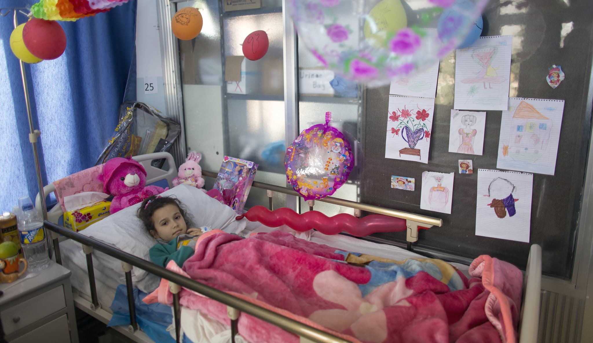 MSF staff working in Ramtha Hospital (Jordan, near the Syrian border), where war wounded patients from Syria are being treated. MSF medical staff is doing rounds in the wards. The girl photographed lost one leg due to artillery injury.