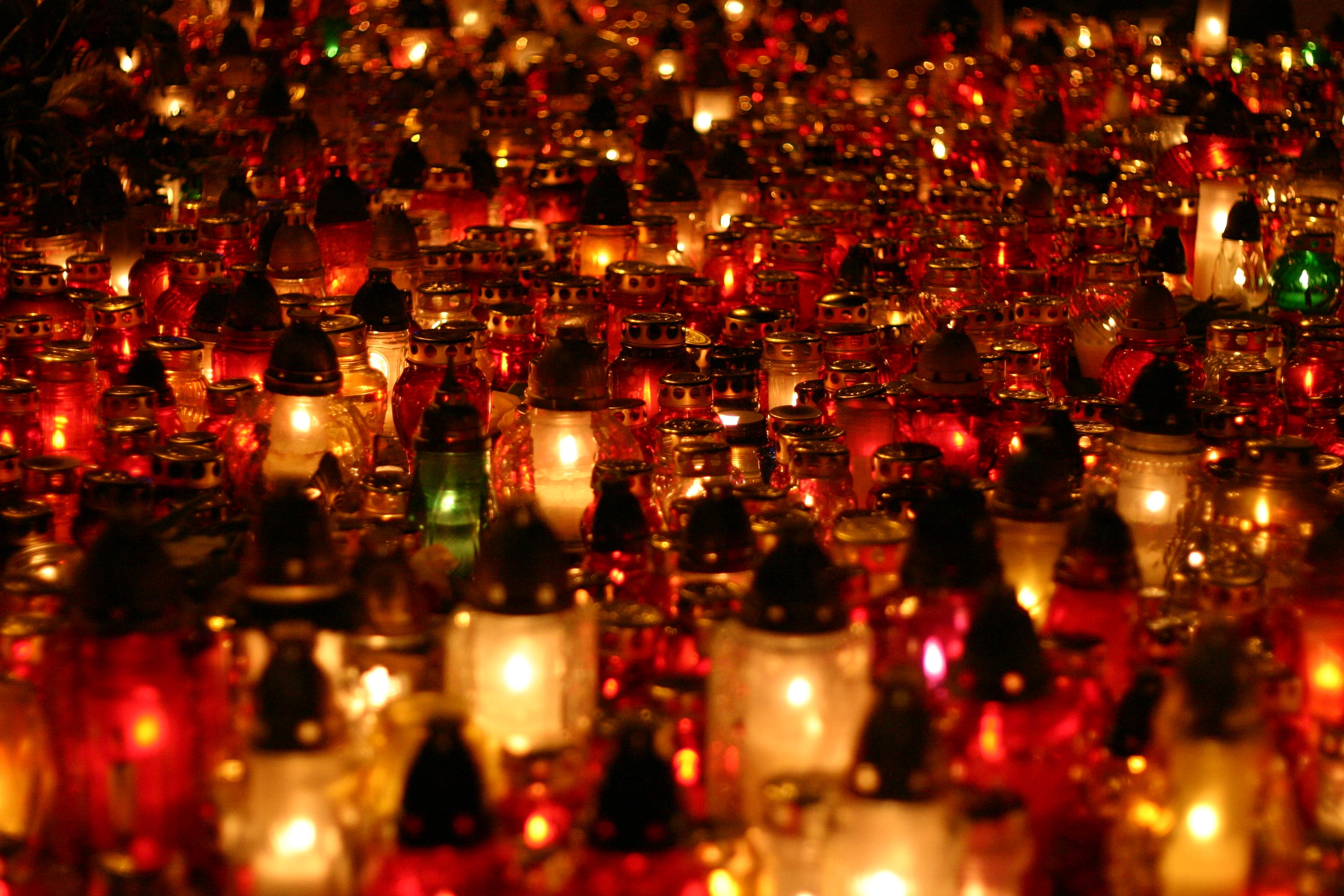 Thousands of candlelights lit in front of Poland's presidential palace in memory of the victims of a fatal plane crash. Warsaw, April 2010.