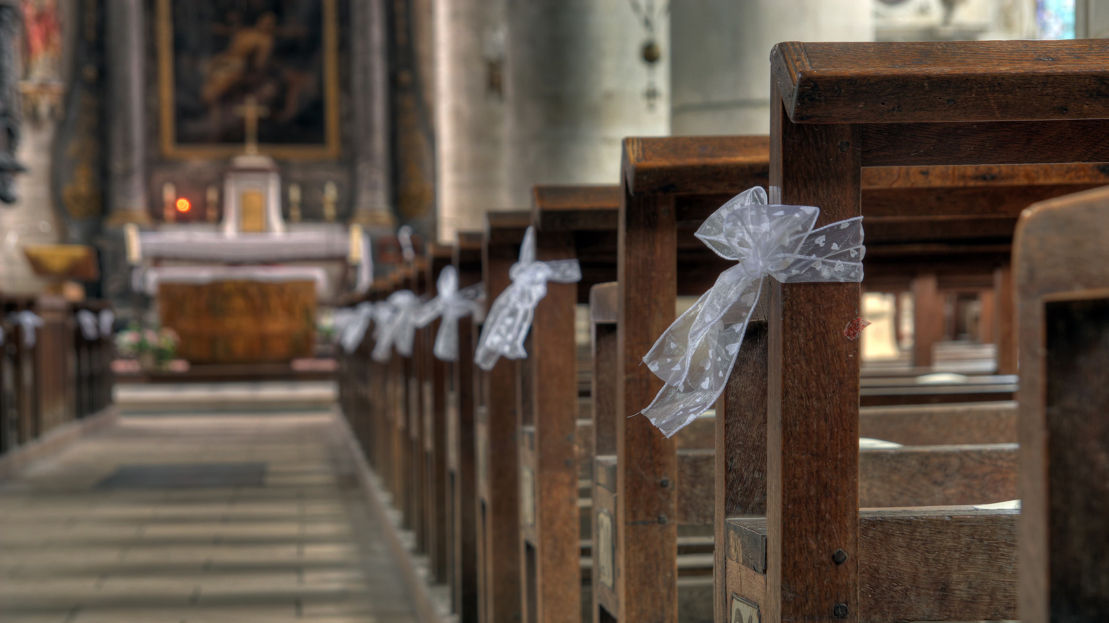 The church of Eclaron (France) prepared for a wedding