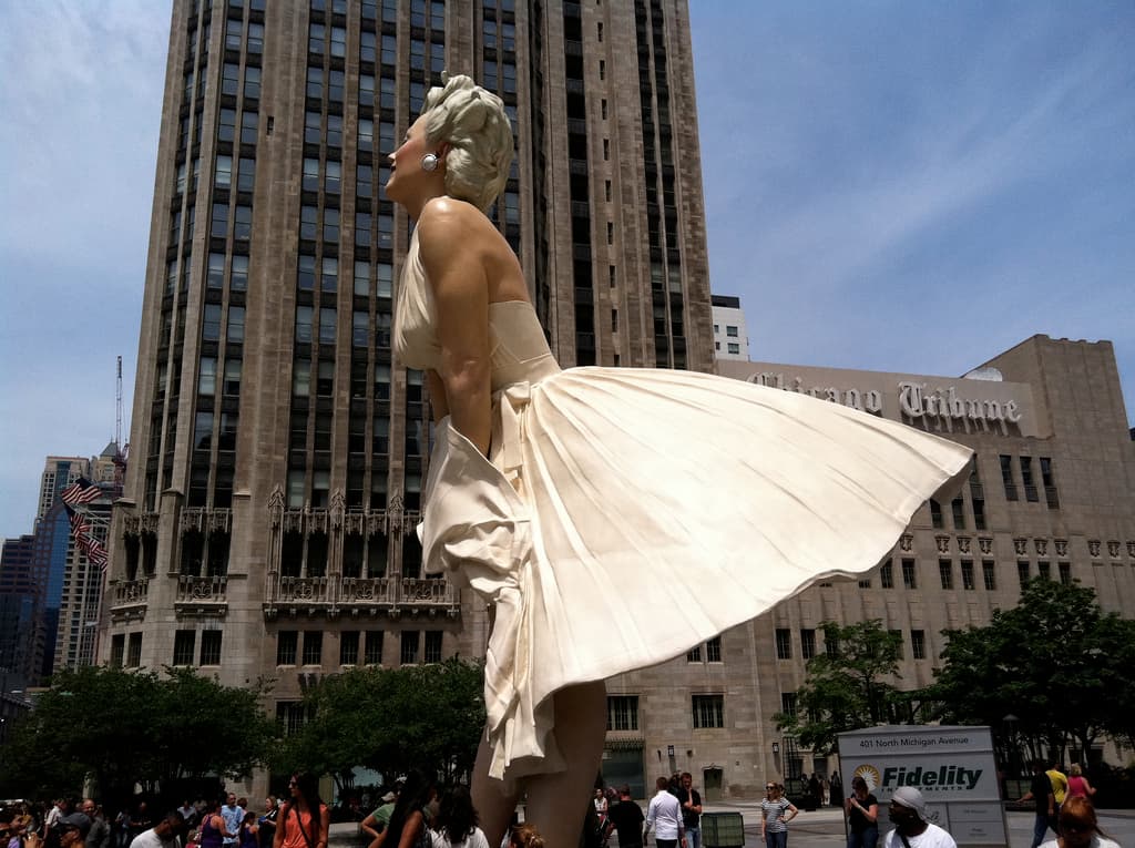 An artist's representation of Marilyn Monroe's famous subway-grate pose.