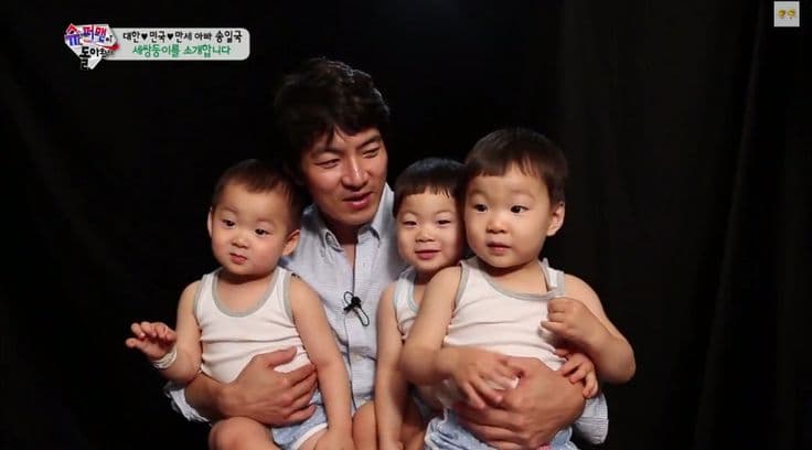 Actor Song Il Kook with his triplets, Daehan, Minguk, and Manse. They're featured on the Korean reality show, "Superman is Back."
