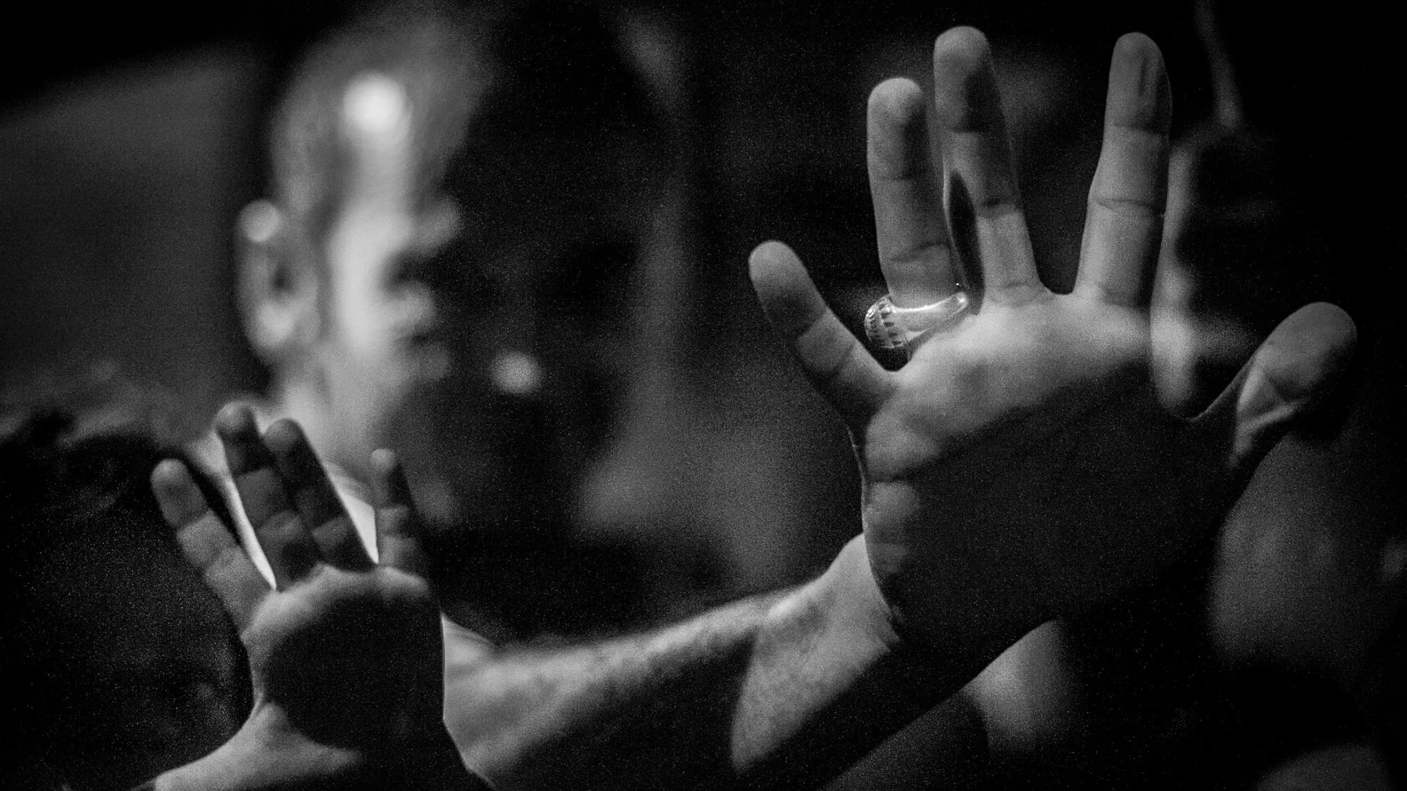 Photo of an Afghan refugee family leaving the Keleti train station.