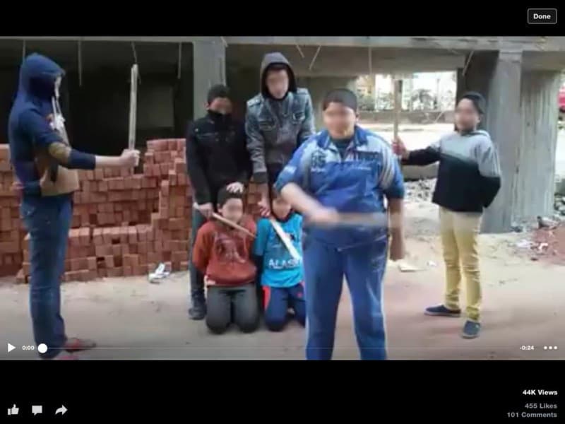 Children in El-Mahalla El-Kubra role-playing as ISIS fightering and “slaughtering” other children. Faces in this screenshot were blurred by Global Voices Online.