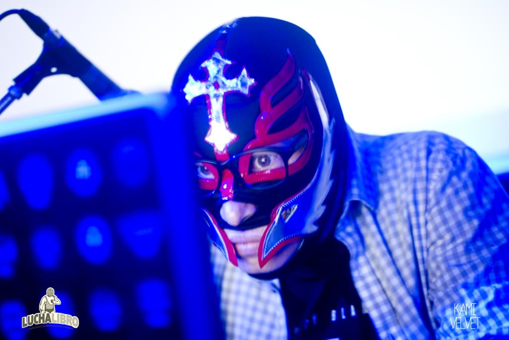 Chicken Wilson competing in Peru's "Lucha Libro" - writing a story story in five minutes.