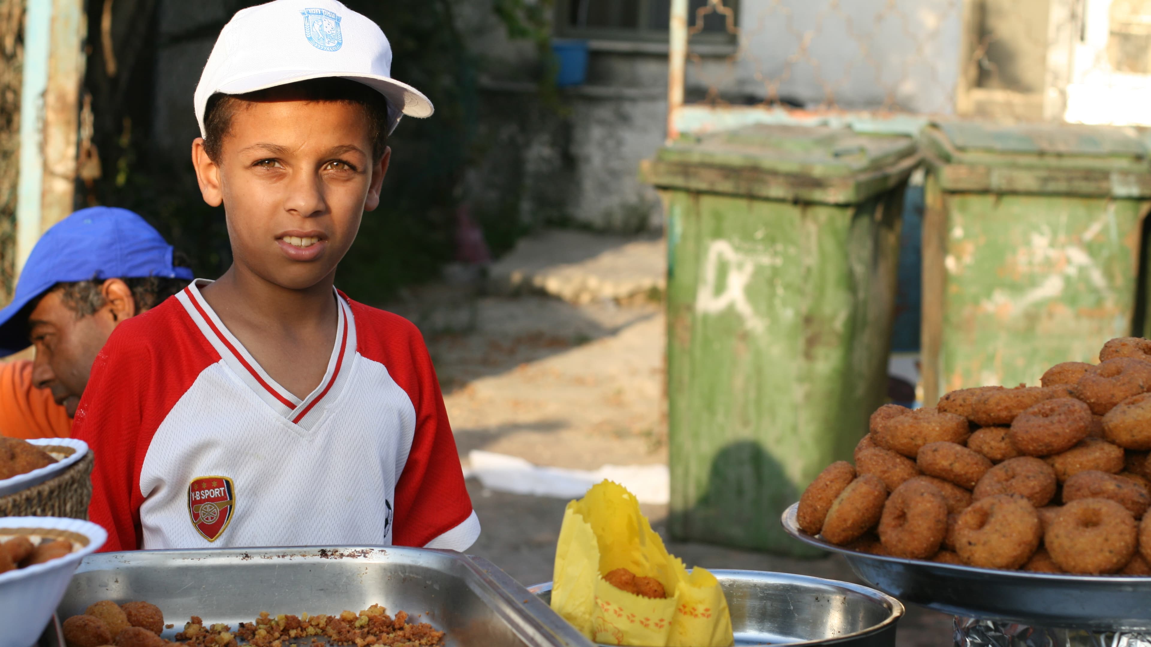On Ramadan, the main roads of Jisr az-Zarqa are speckled with stands selling freshly fried felafel, bright pickles and fluffy pitas. Jewish Israelis who visited on a recent tour came to taste the flavors of the Ramadan month.