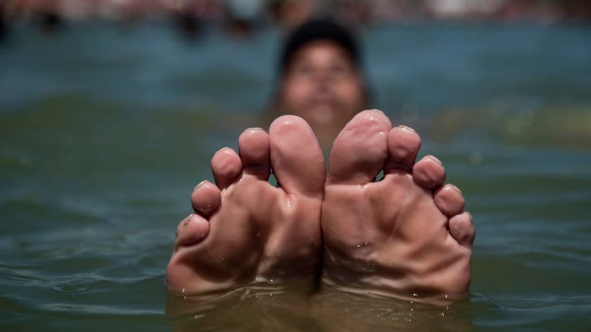 Relaxing at Piscinão de Ramos.
