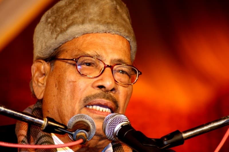 Bollywood playback singer Manna Dey at an award ceremony in 2007.