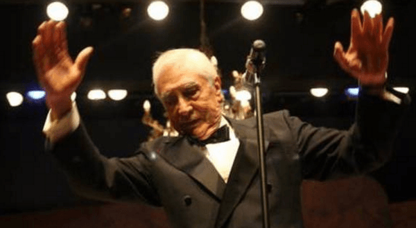 Melón on stage in Mexico City at Salon Los Angeles.