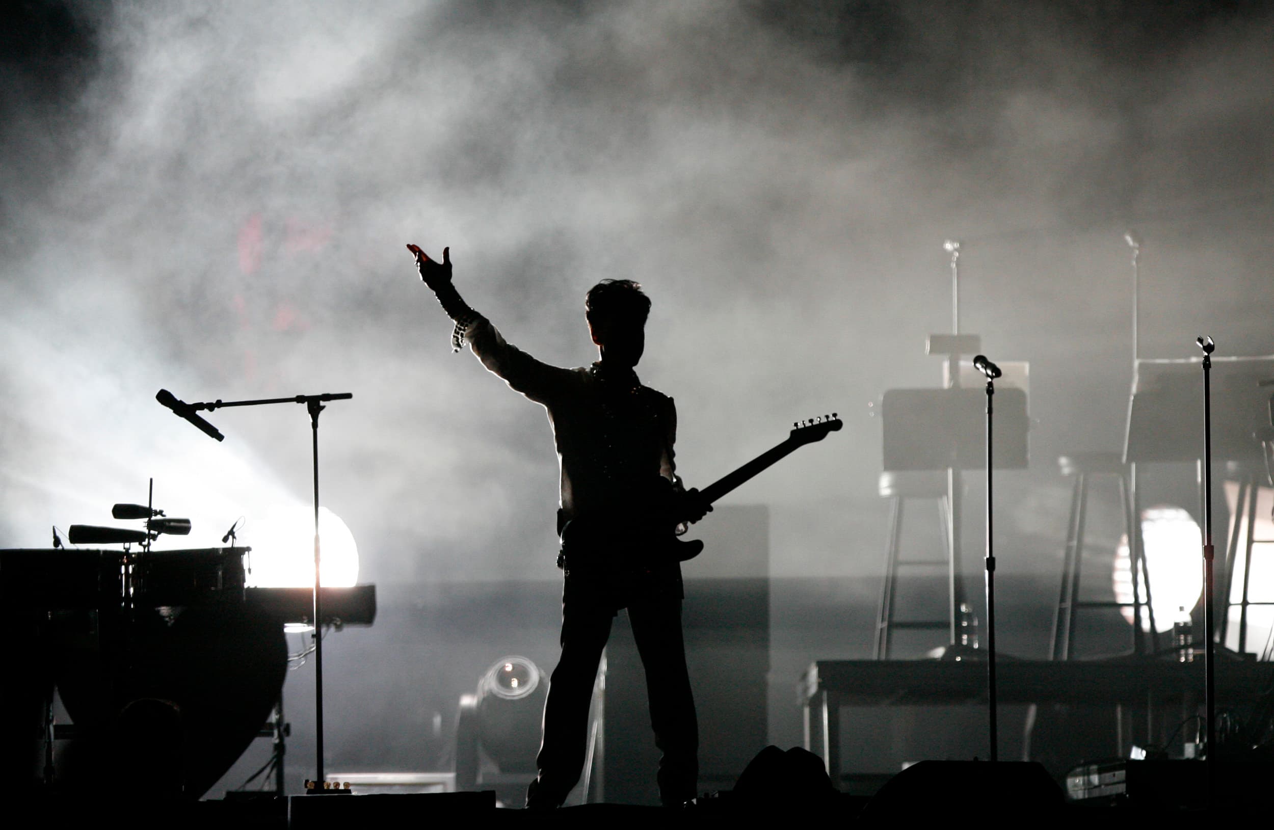 Prince performs at the Coachella Music Festival in Indio, California April 26, 2008.