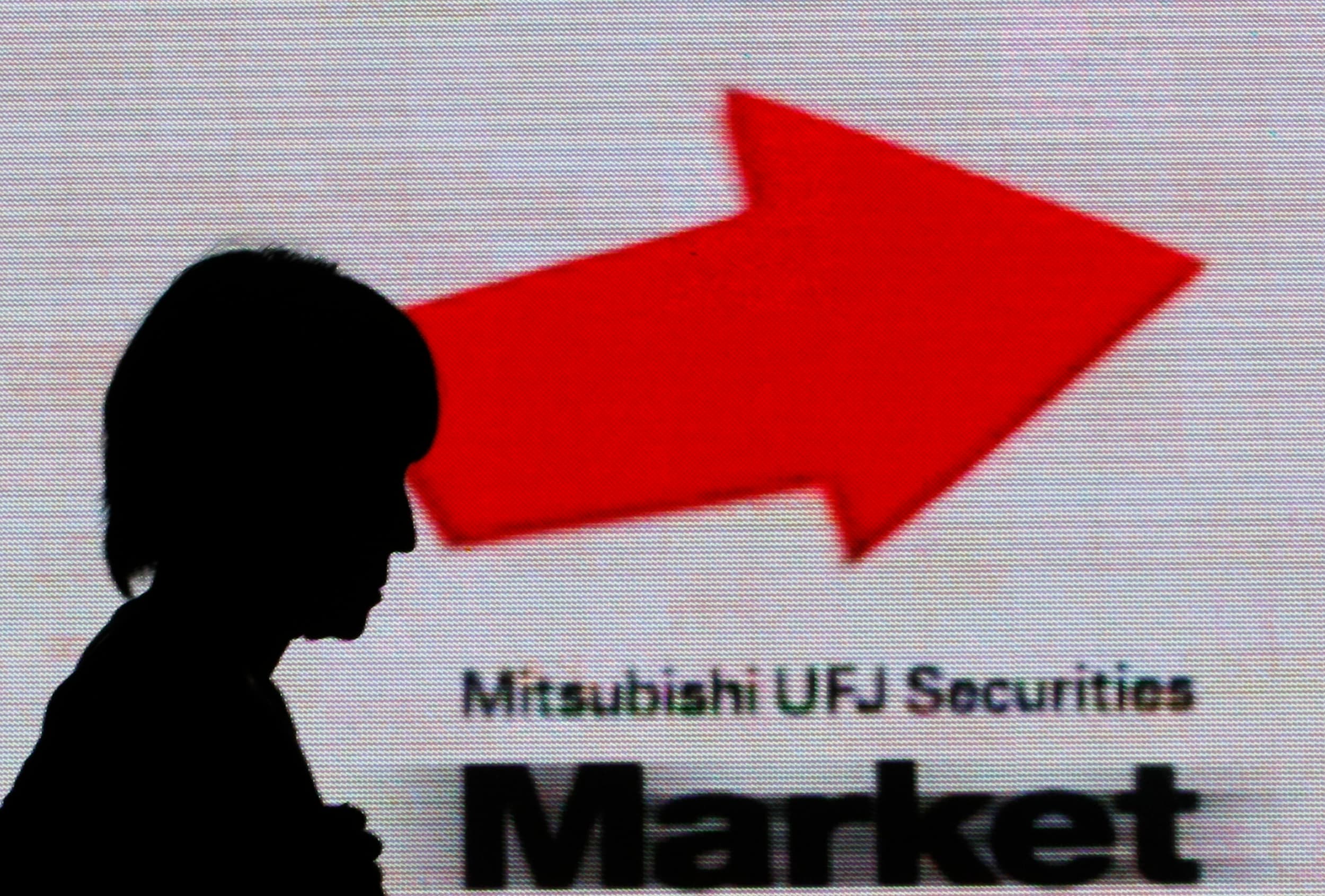 The salaries of female bosses are 35 percent lower than their male colleagues.