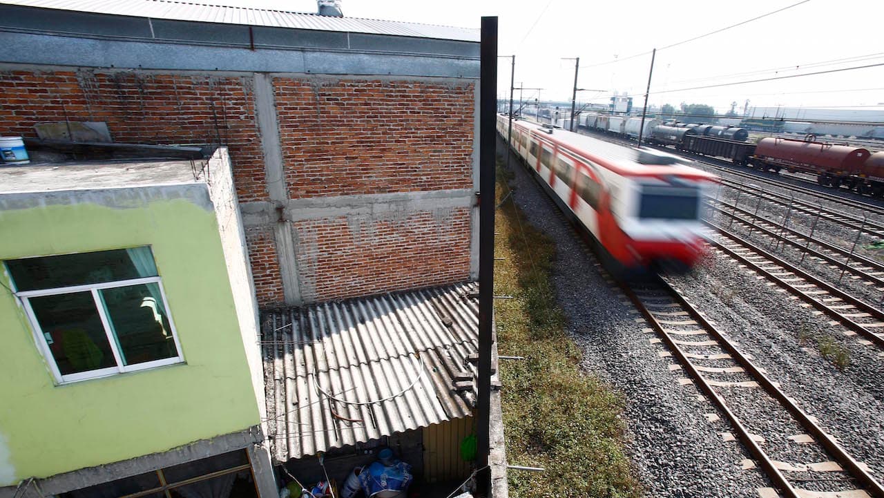Tlalnepantla de Baz train tracks