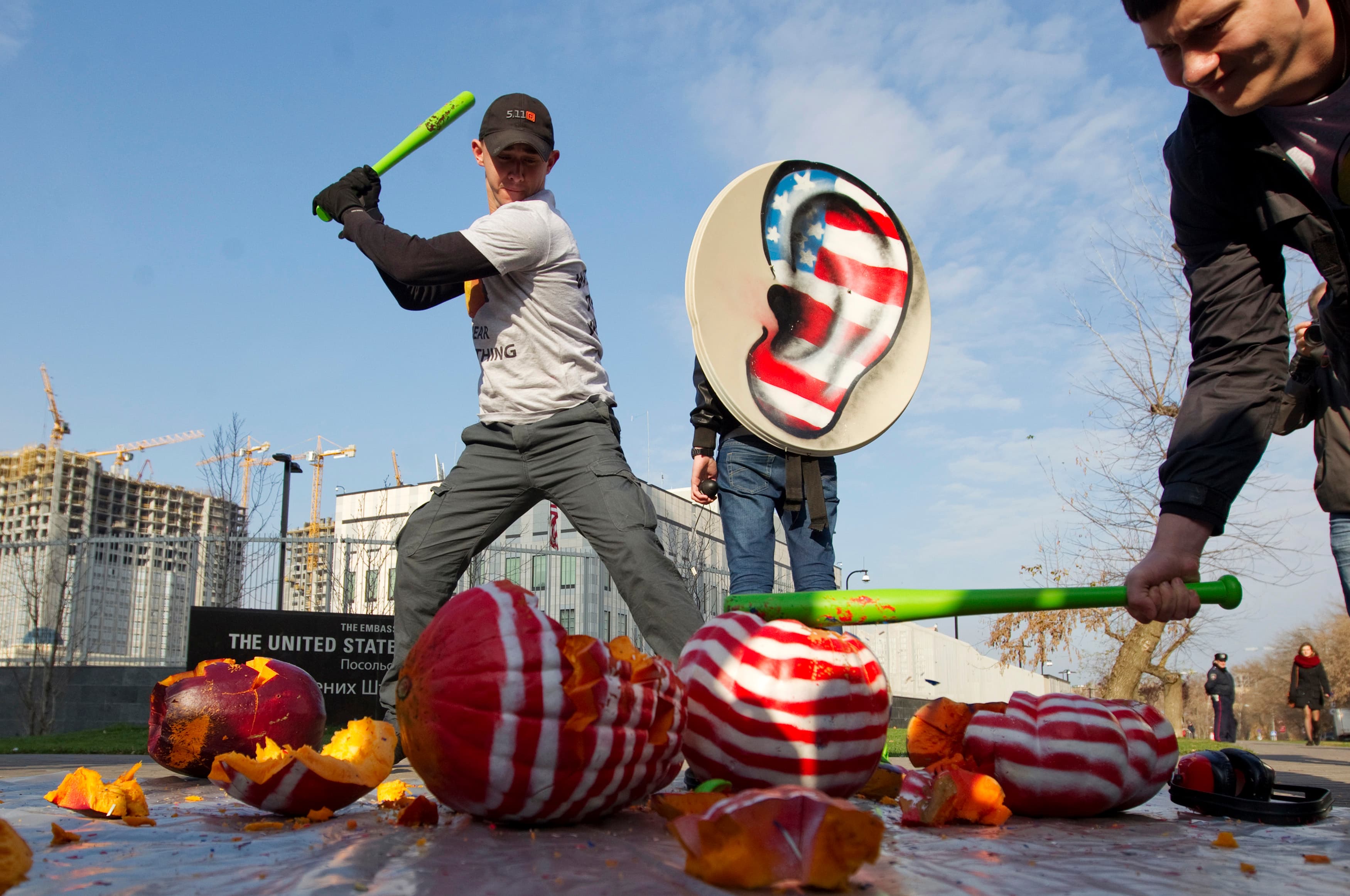 Activists protest NSA surveillance programs in front of the U.S. embassy in Kiev, November 1, 2013.