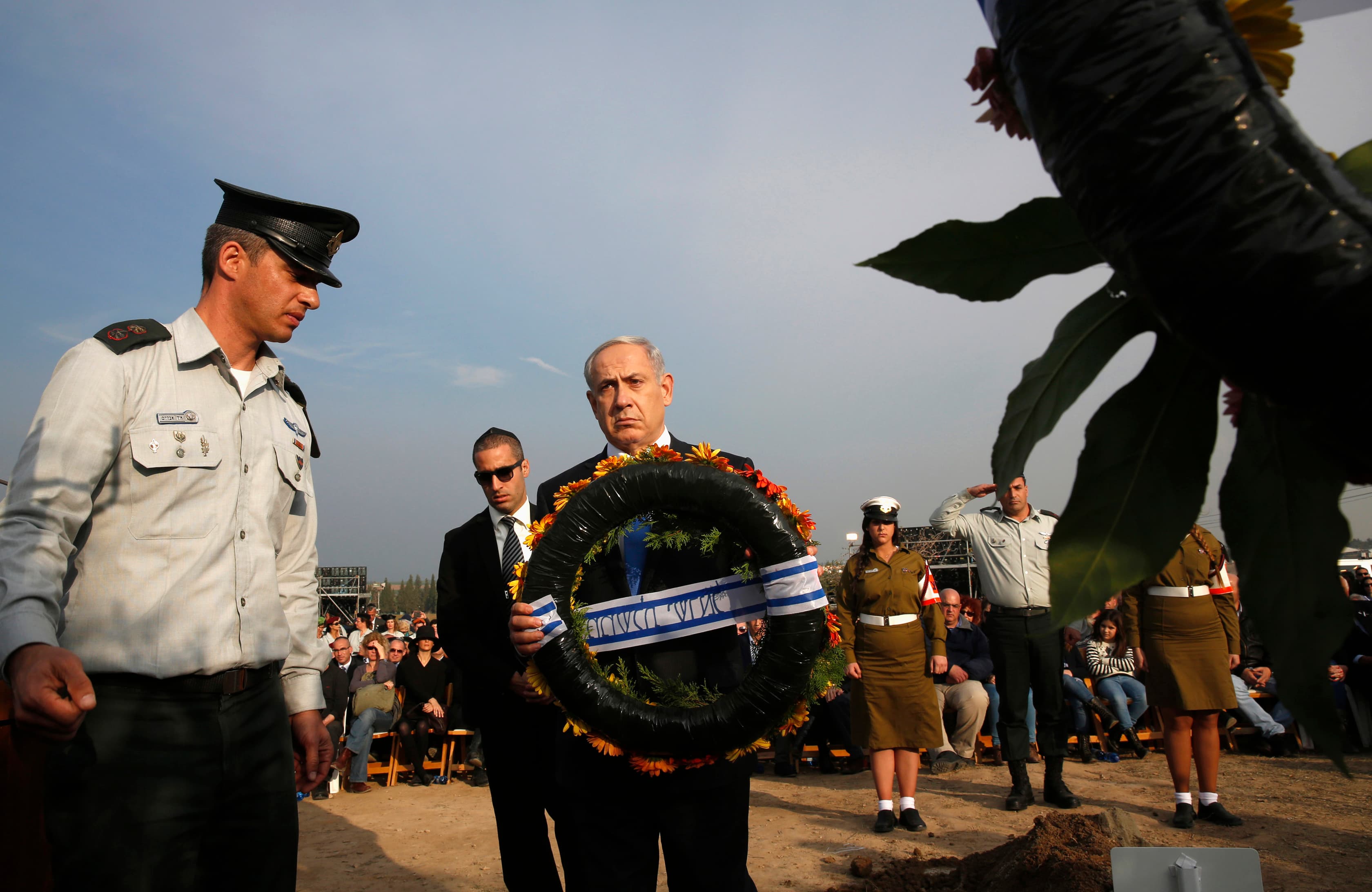Israeli Prime Minister Benjamin Netanyahu lays a wreath during the funeral service for Ariel Sharon near Sycamore Farm, Sharon's residence in southern Israel, on January 13, 2014.