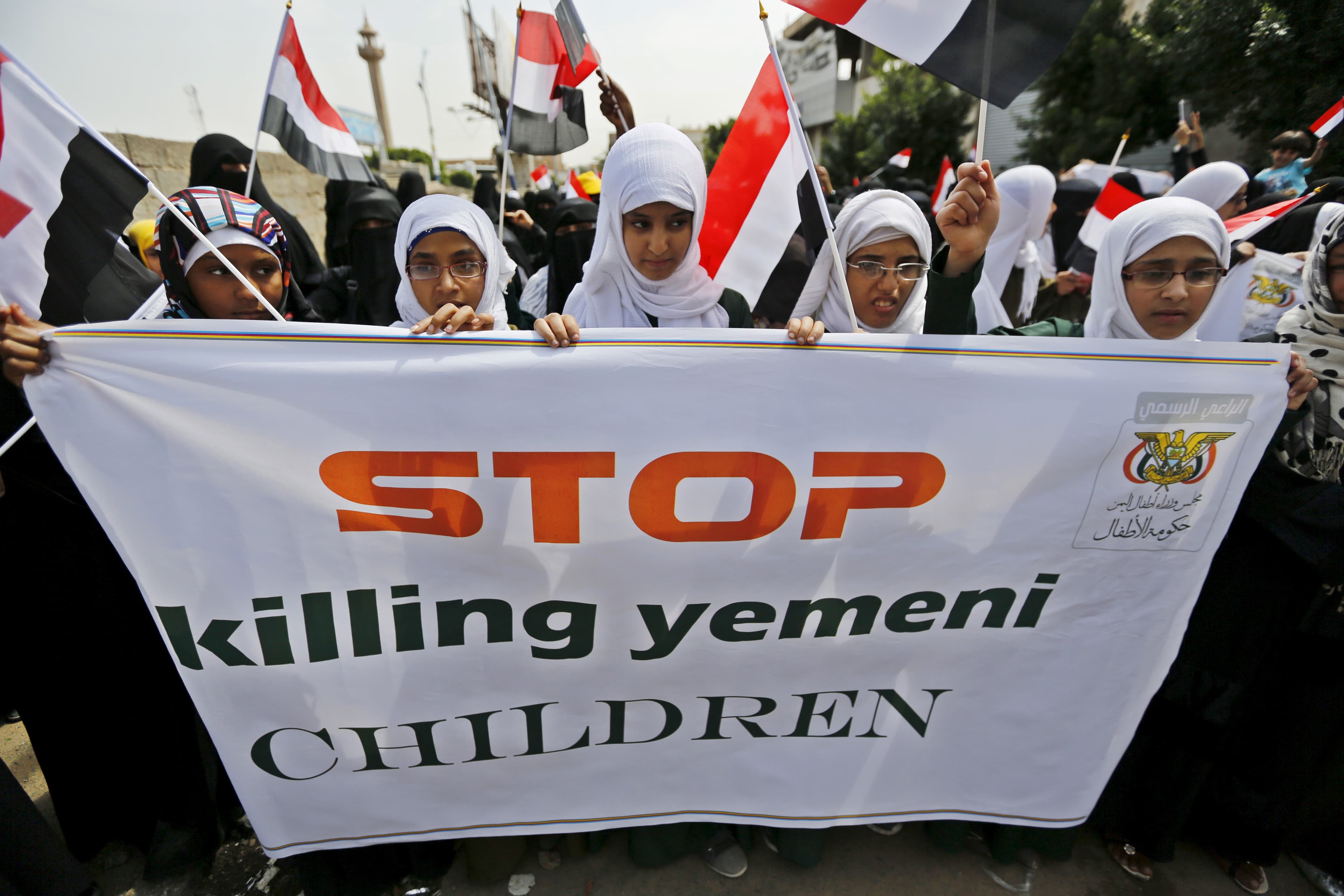 Girls demonstrate against the Saudi-led coalition outside the offices of the United Nations in Yemen's capital Sanaa August 11, 2015.