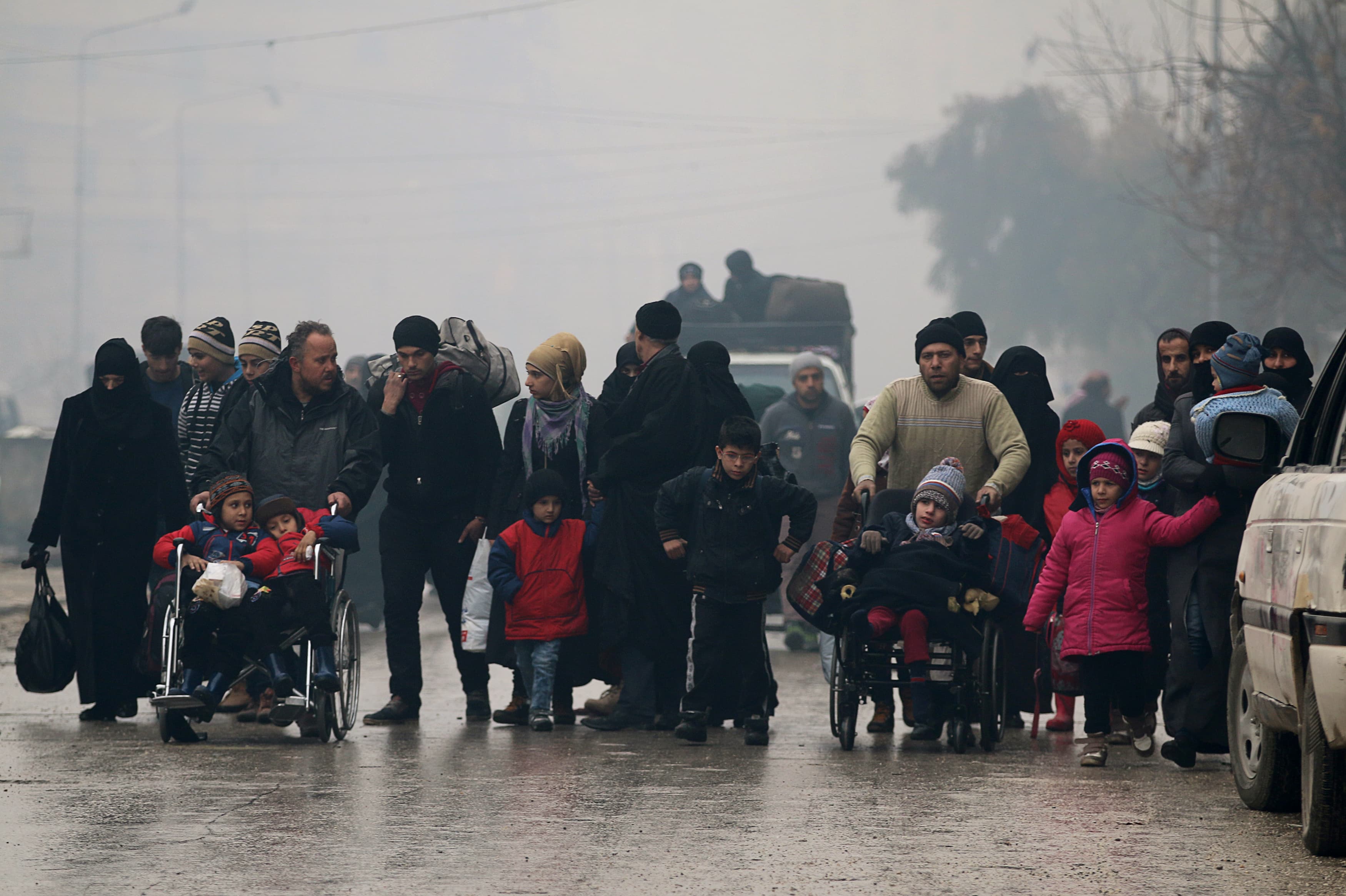 Civilians flee Aleppo