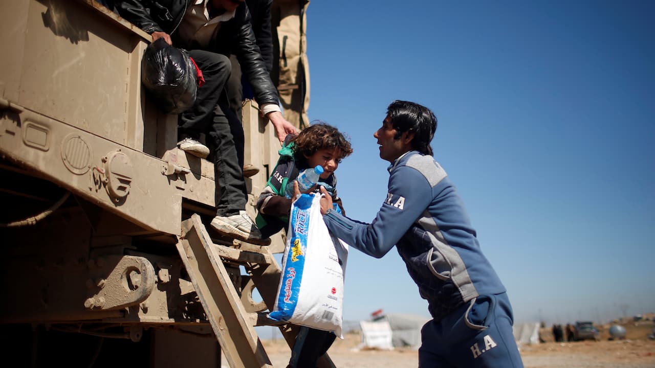 Civilians flee Mosul March 25 2017